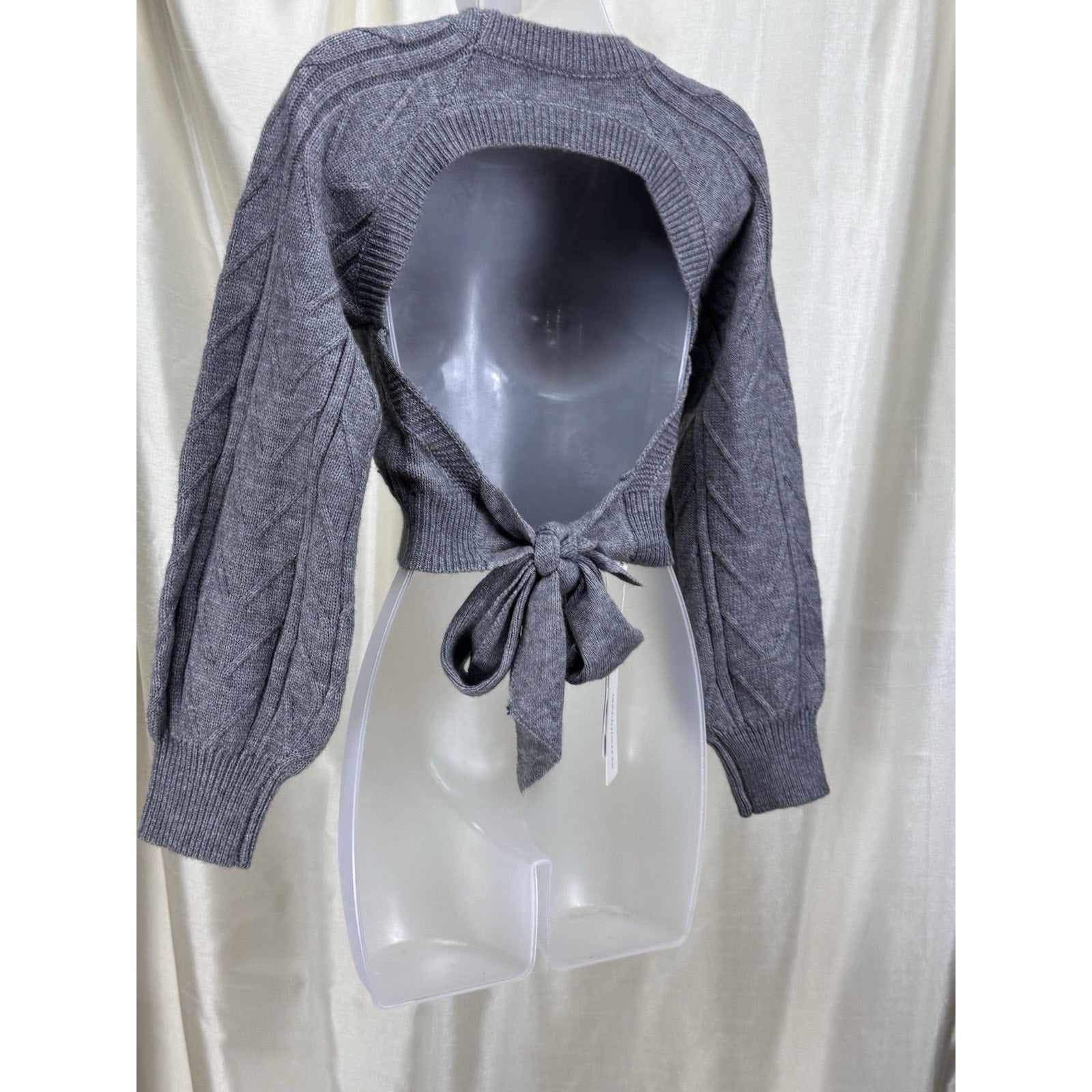 Commence NWT Open Back Cropped Sweater Size M Gray Cable Knit