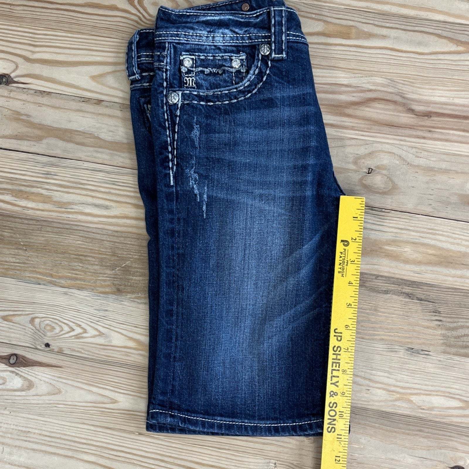 Miss Me Boyfriend Bermuda Shorts Sz 27 Denim Blue Woman Embroidered Flap Pocket