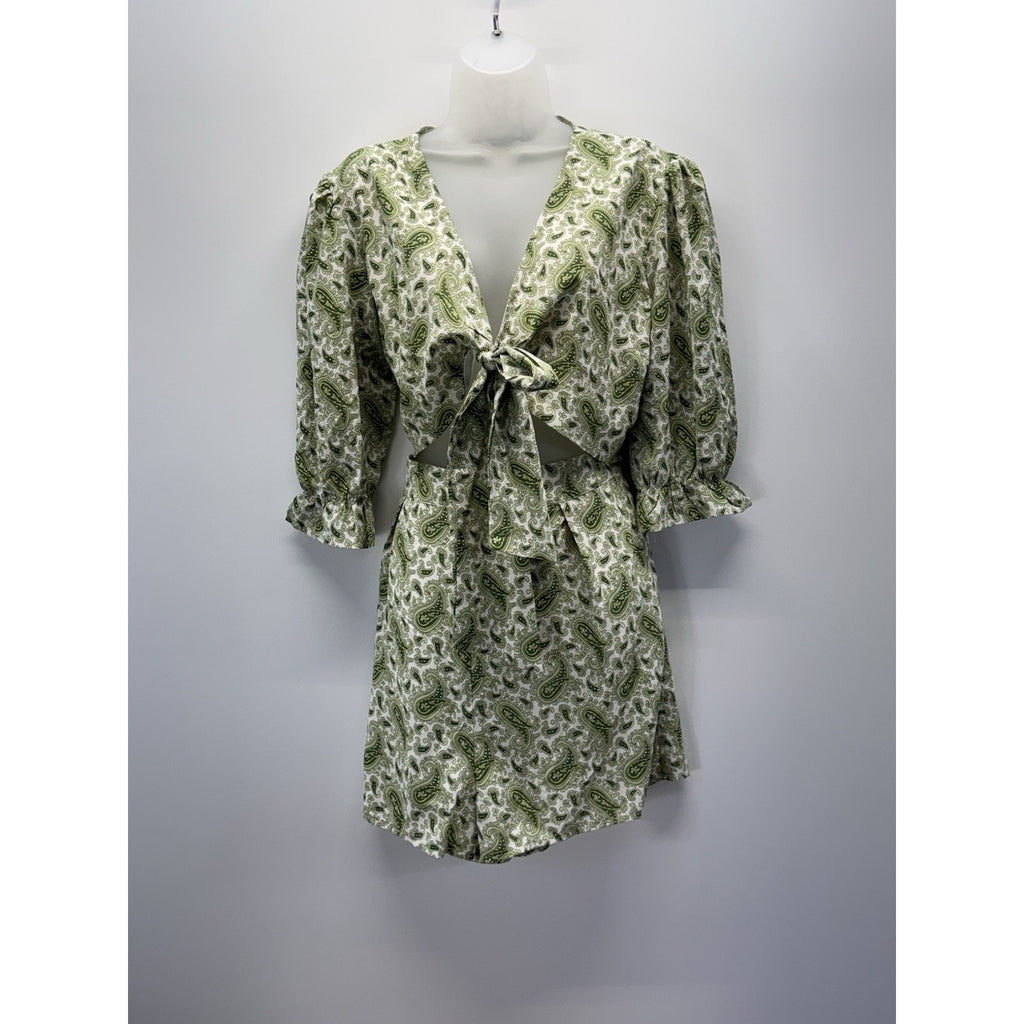 Boohoo Jumpsuit Green Paisley Green Shorts Dress Tied Front Women’s Size 12 NWT