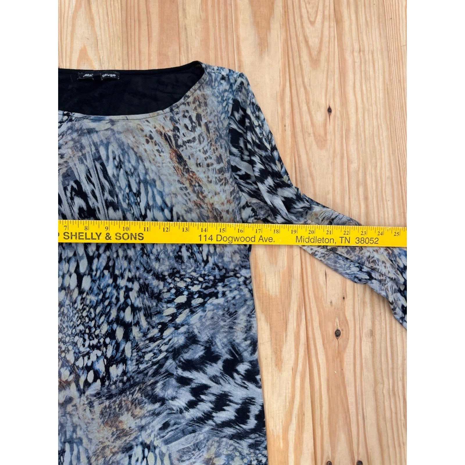 Cable And Gauge Top Women’s M Gray Brown Slinky Snakeskin Lined Tunic