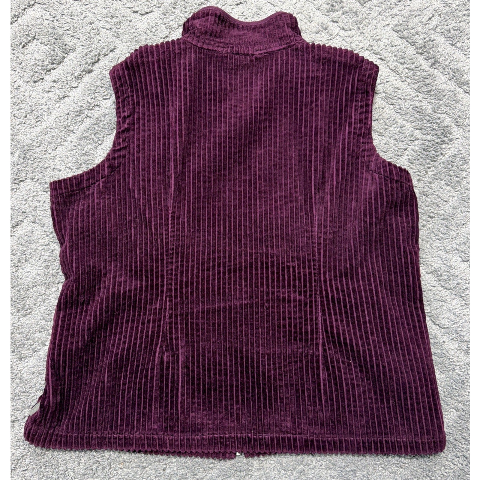 Woolrich Women’s Kinsdale Corduroy Vest in Blackberry 2XL