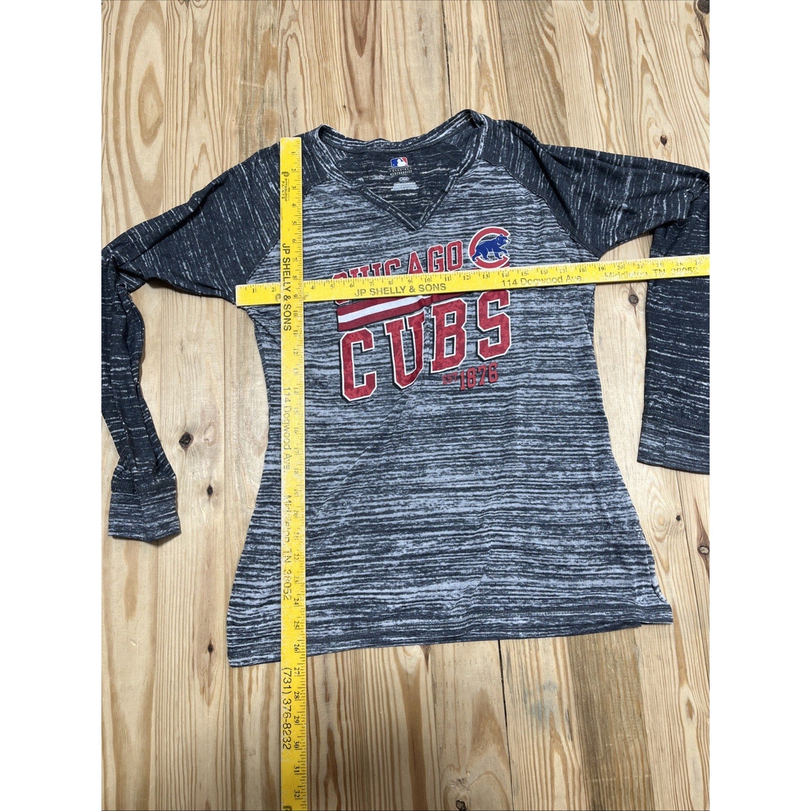 Chicago Cubs MLB Genuine Merchandise Womens Large Gray Long Sleeve V Neck Tee