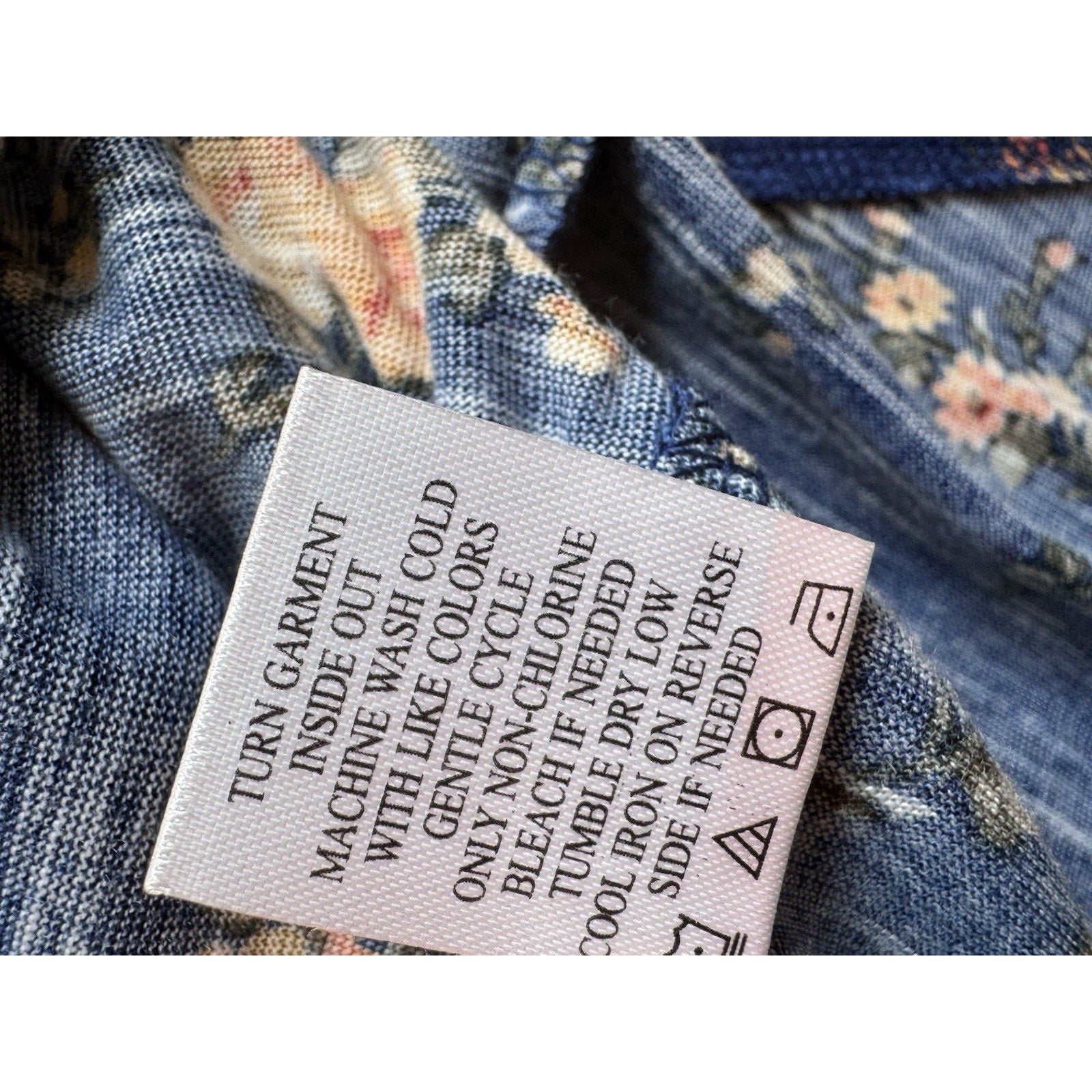 Crave Fame Almost Famous Womens Juniors Large Blue Floral Crop Lightweight Cover