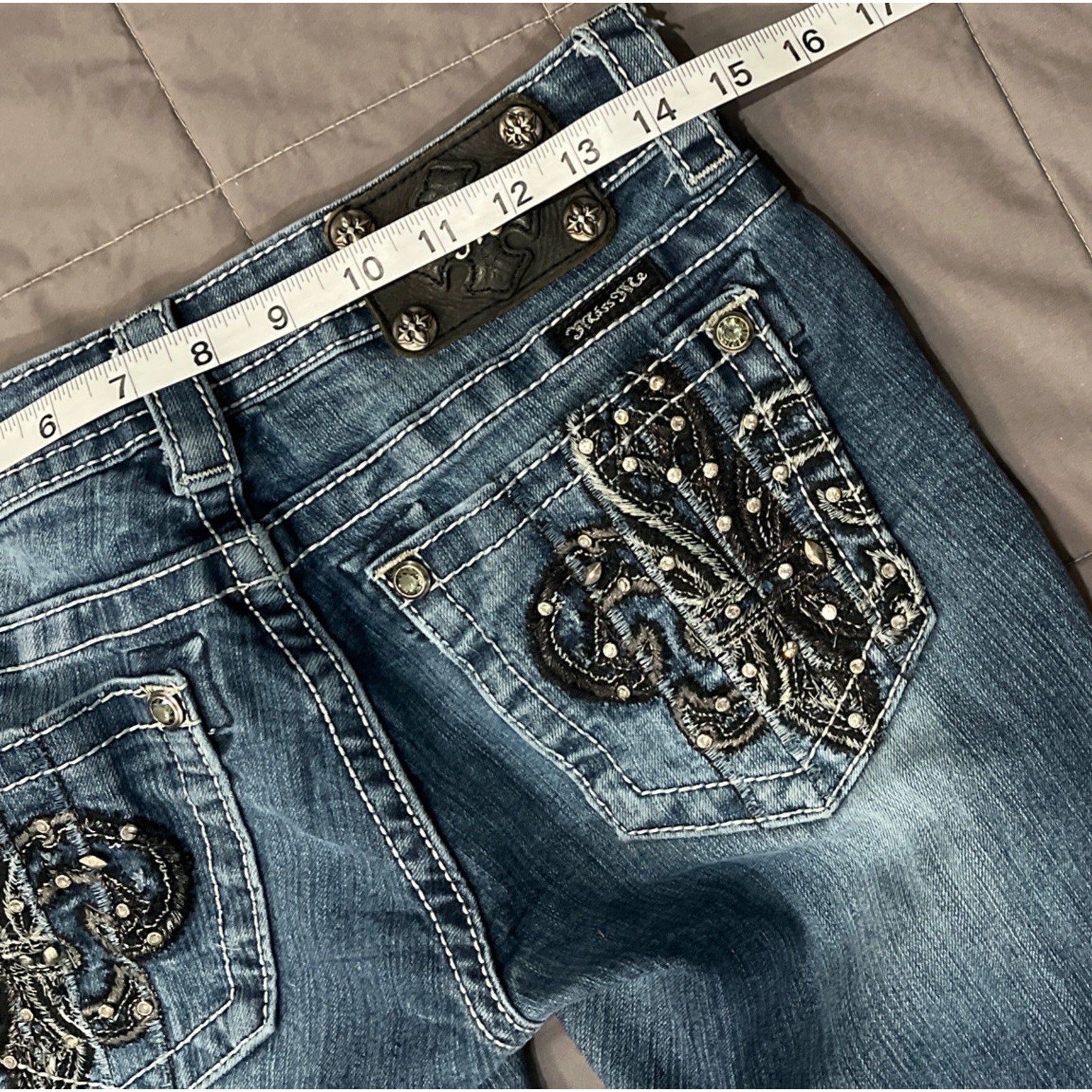 Miss Me Embroidered Rhinestone Fleur de Lis 5 Pocket Skinny Jeans Size 27 29x31