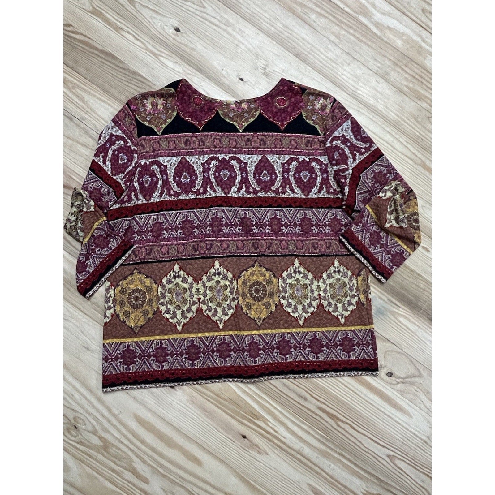 Napa Valley Womens Size XL Blk/Red Floral V-neck Stretch Top.