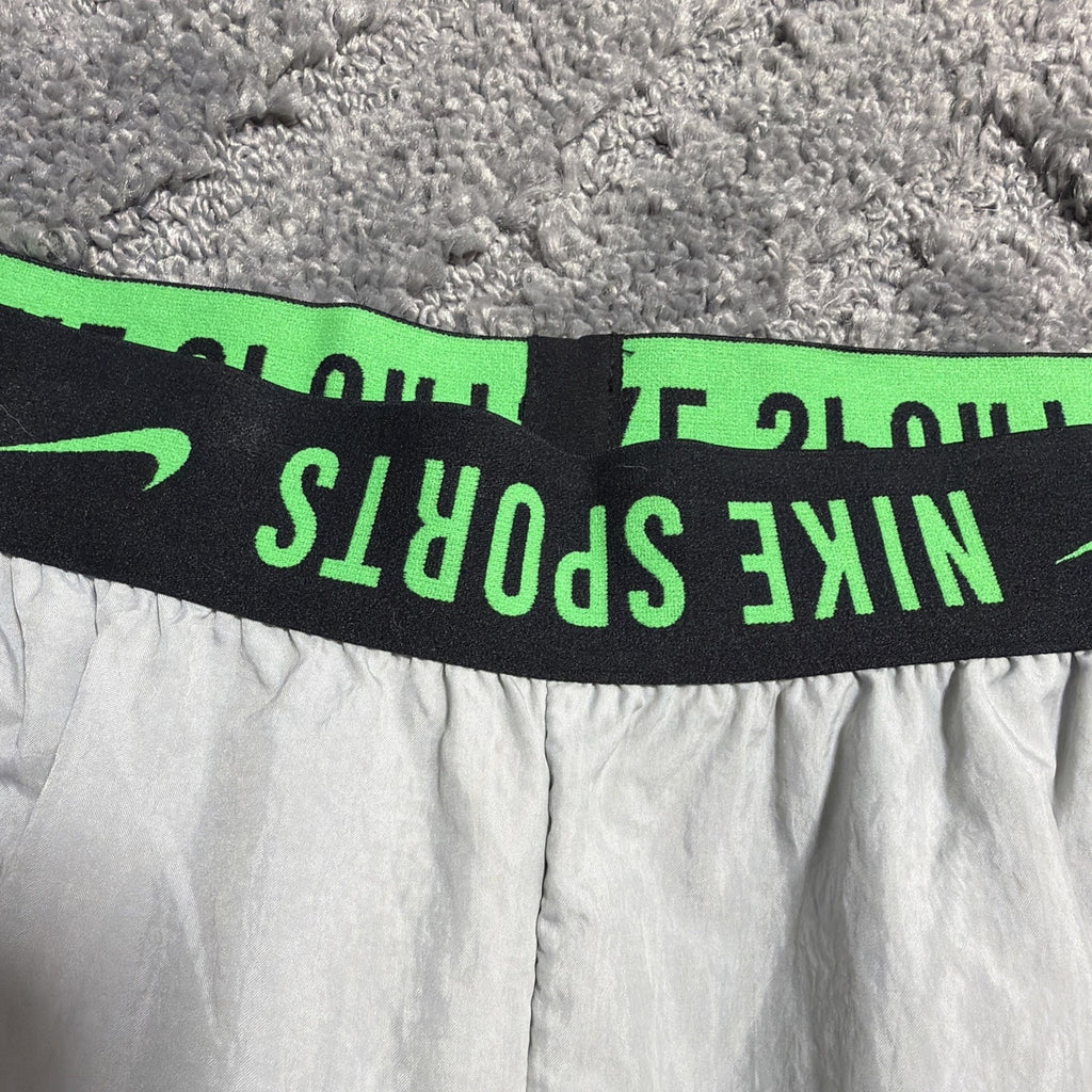 Men’s Nike Sports Woven Logo Training Athletic Cut Off Shorts Size XL