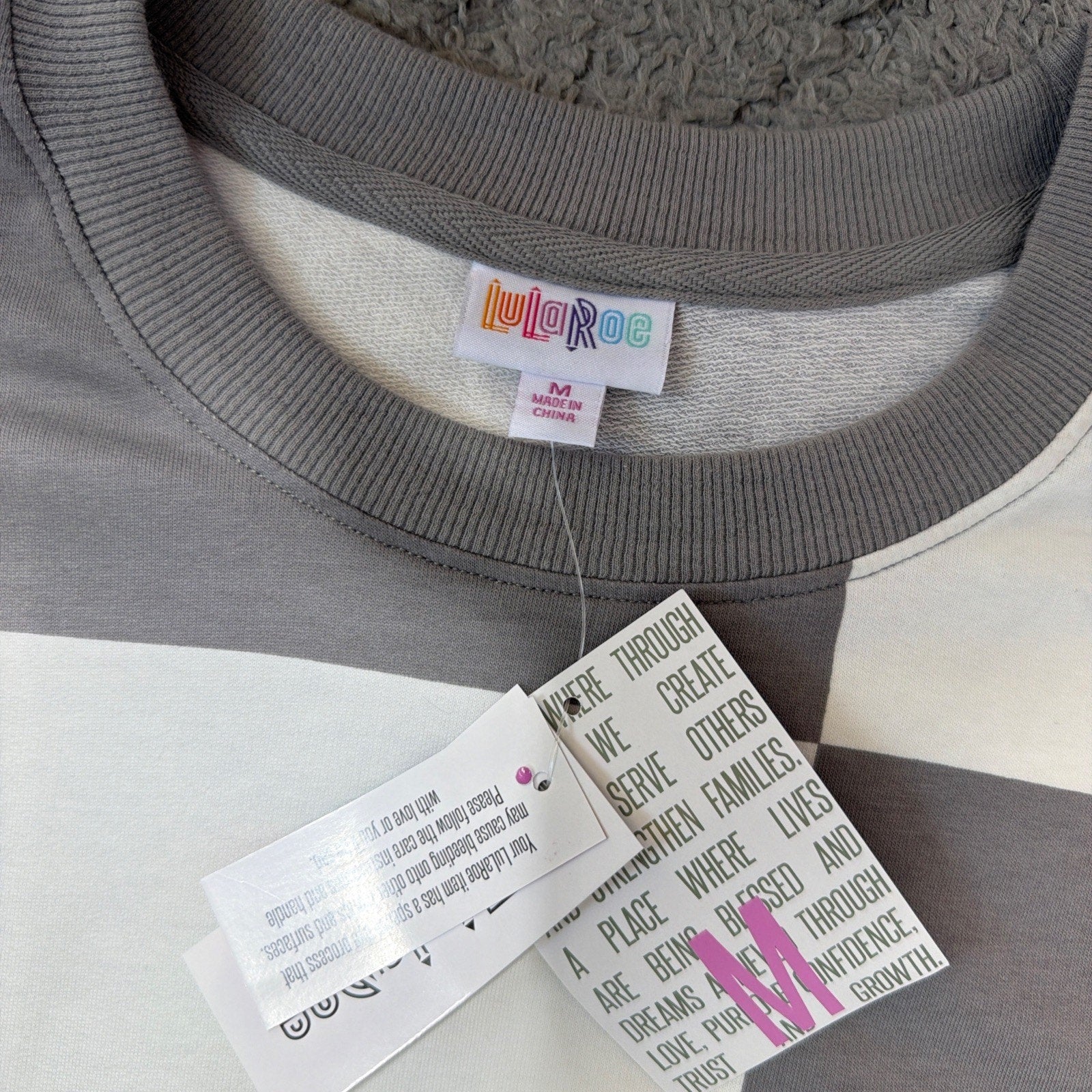 HANNAH LuLaRoe GRAY & WHITE CHECKERBOARD Size M Crewneck Sweatshirt