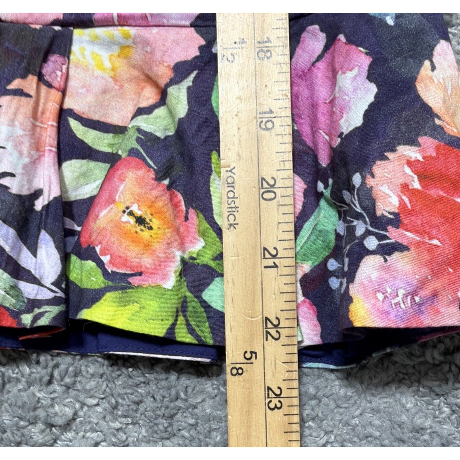 Women's Nicole Miller skirt Size 2 Lined Multi Color Floral Tropical Beach