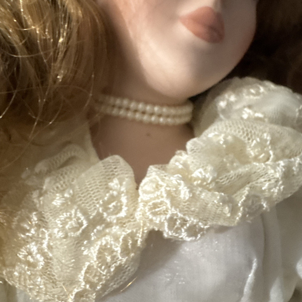 Avon 2000 Porcelain Bride Doll 18” White Wedding Gown Blonde Blue Eyes Vintage