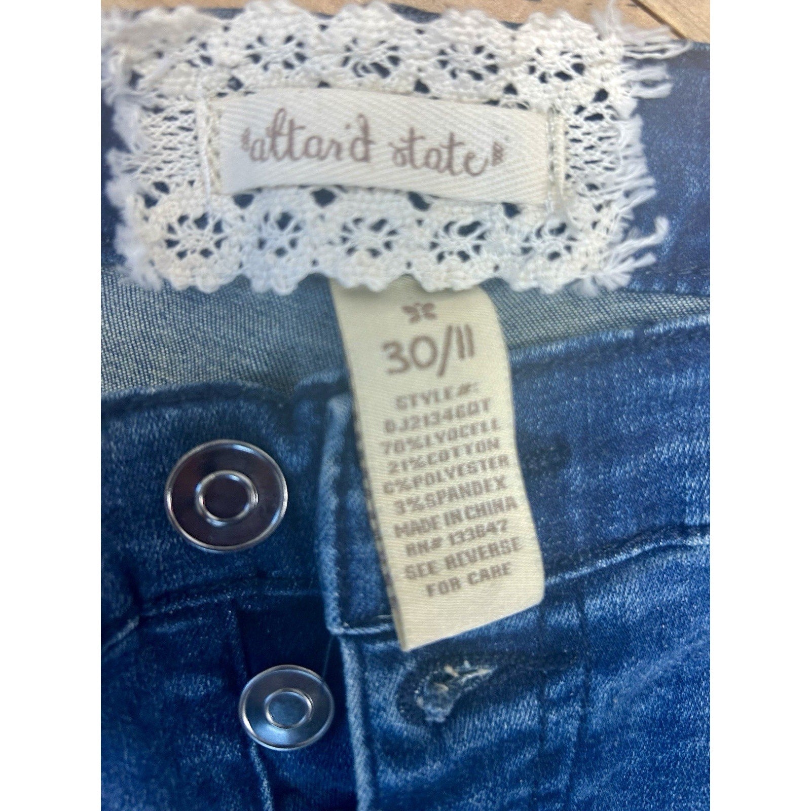 Altar'd State Jeans Womens 30 Blue Skinny Medium Wash Denim Low Rise Button Fly.