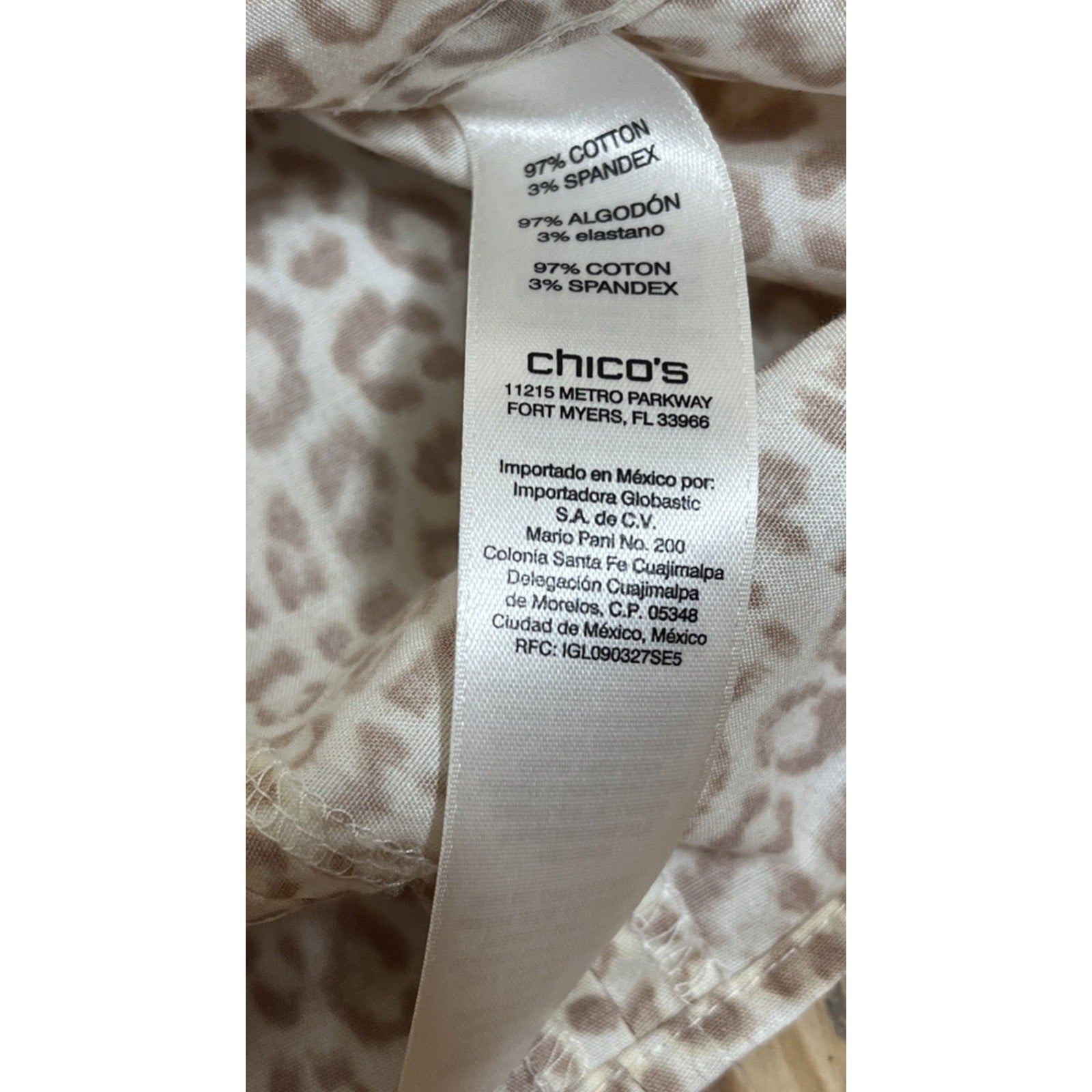CHICOS Shirt Women's Size 3P Button Up Blouse Top Cheetah Print No Iron