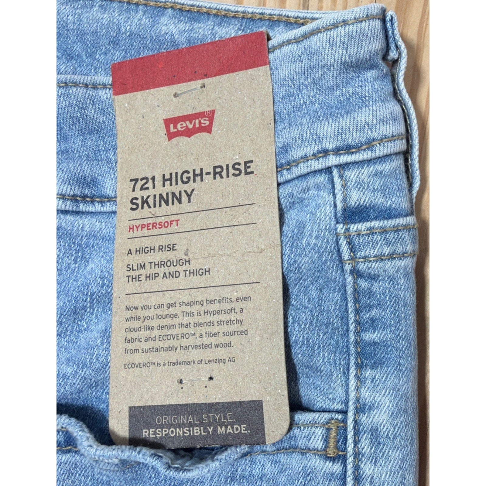 Levi's 721 Women's High Rise Skinny Jeans Seamed front Medium Wash 4 Short New