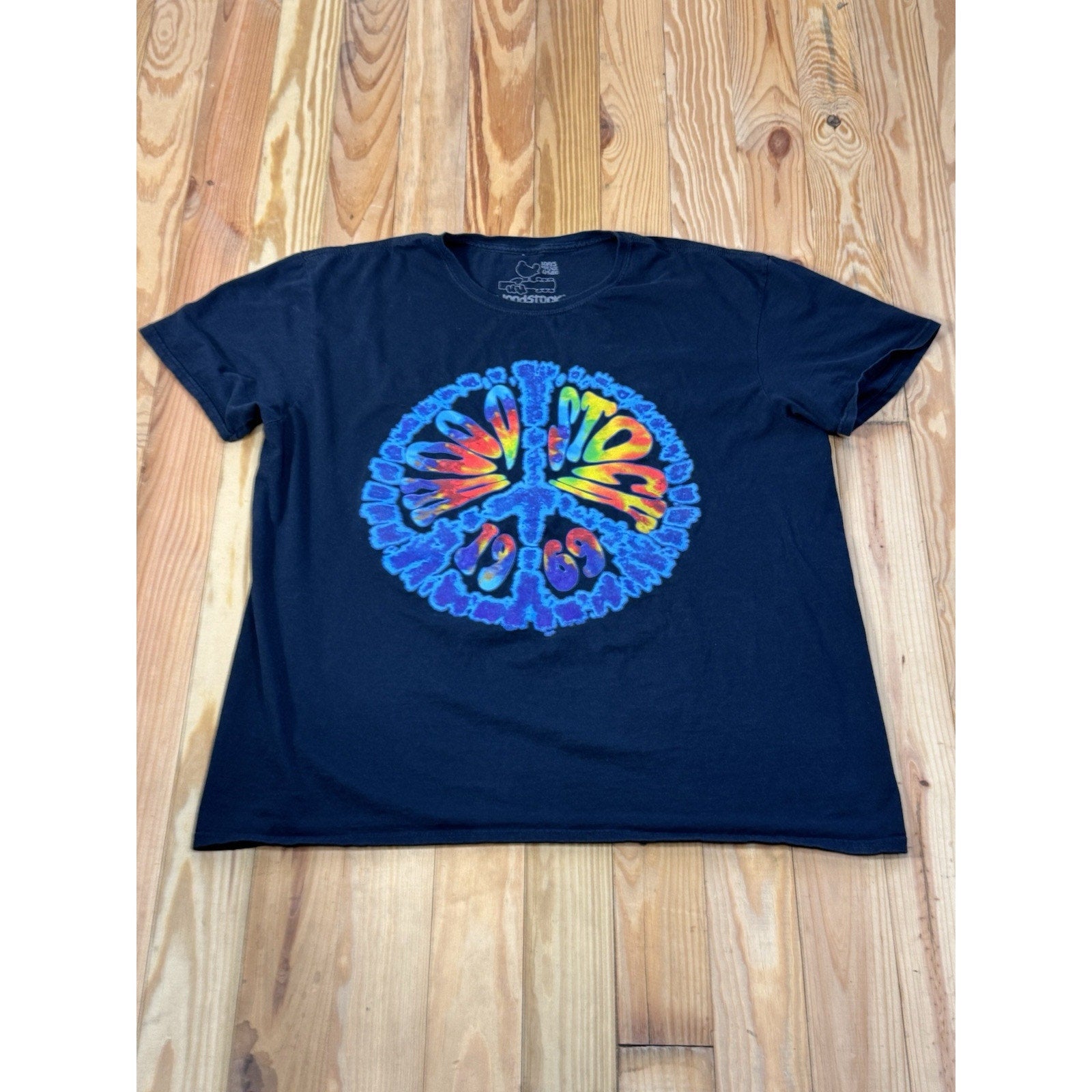 Men's WoodStock 1969- 3 Days of Piece & Music Navy Short Sleeve T-Shirt X-Large