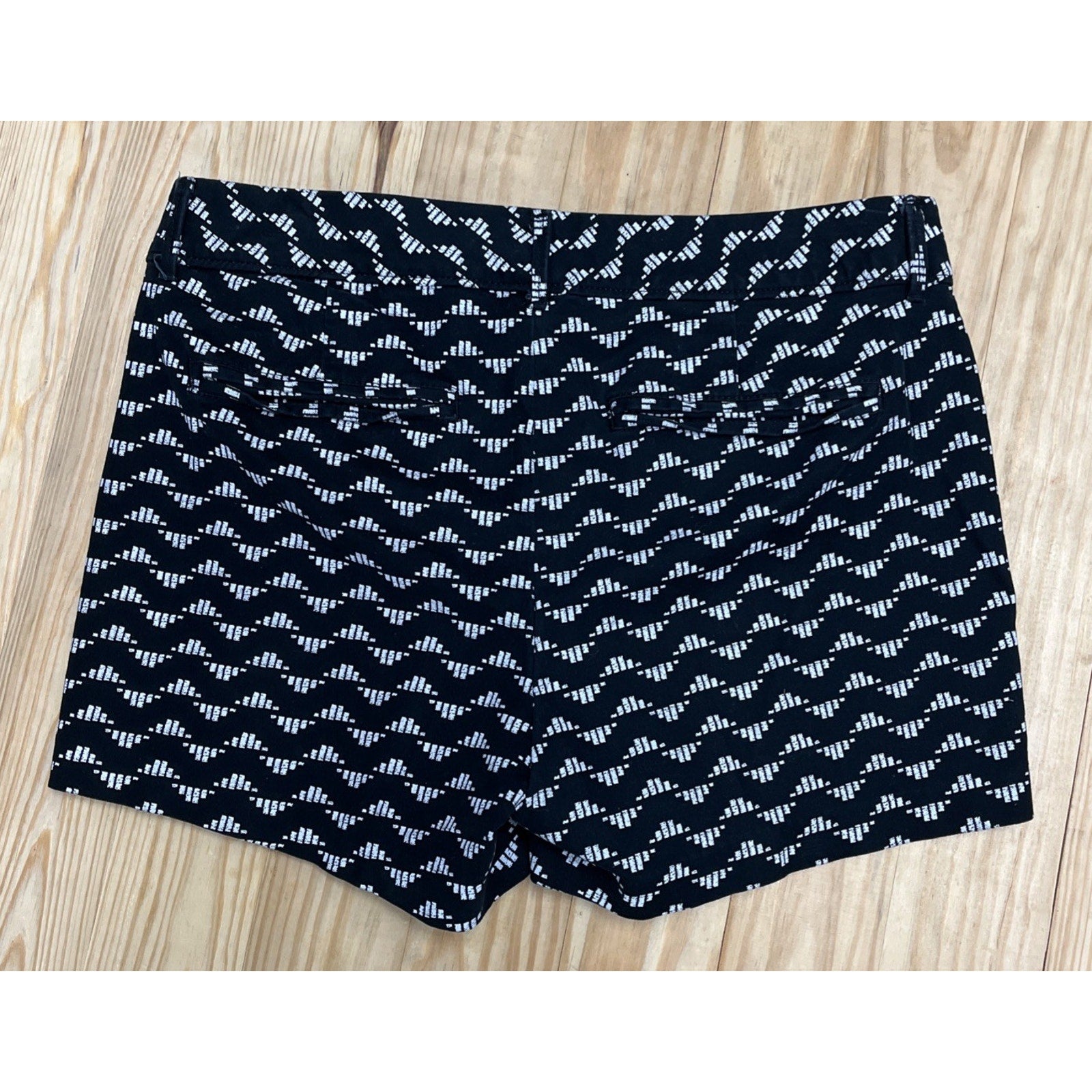 Old Navy Black White Geometric Print Pixie Shorts Sz 6