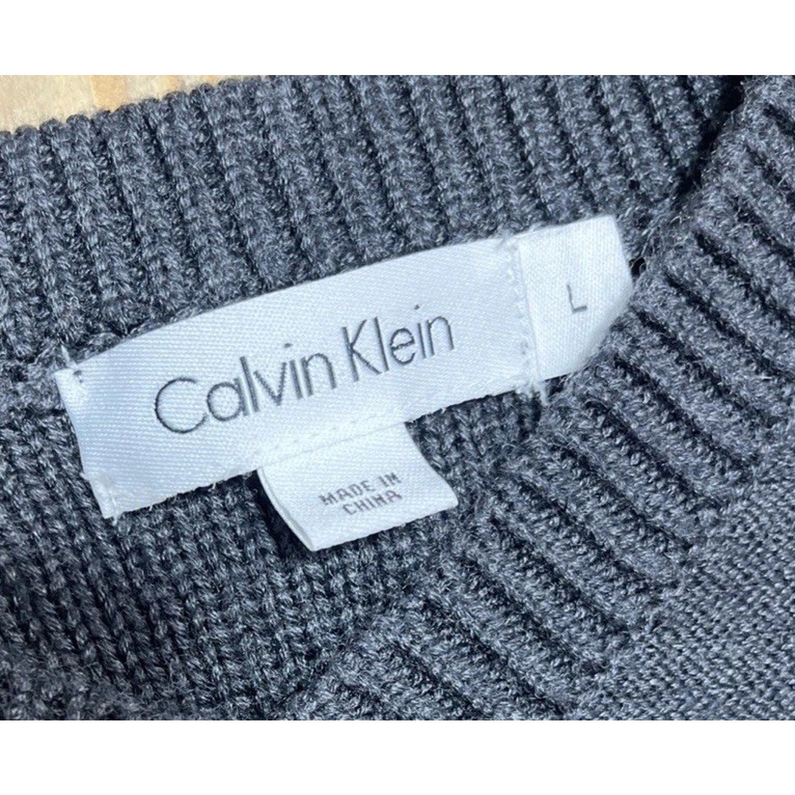 Calvin Klein men's size L pullover sweater gray v-neck long sleeve ribbed front