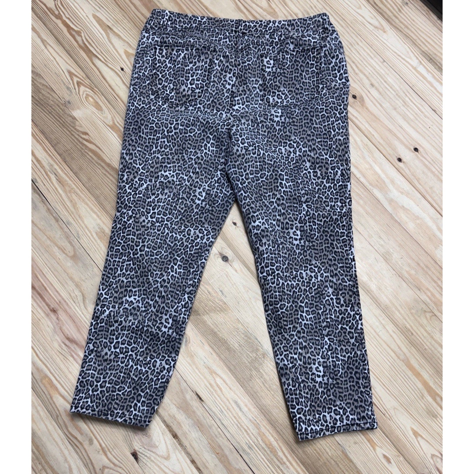 Chicos Sz 2 US L 12 Cheetah Spots Girlfriend Ankle Jeans Animal Print Stretch