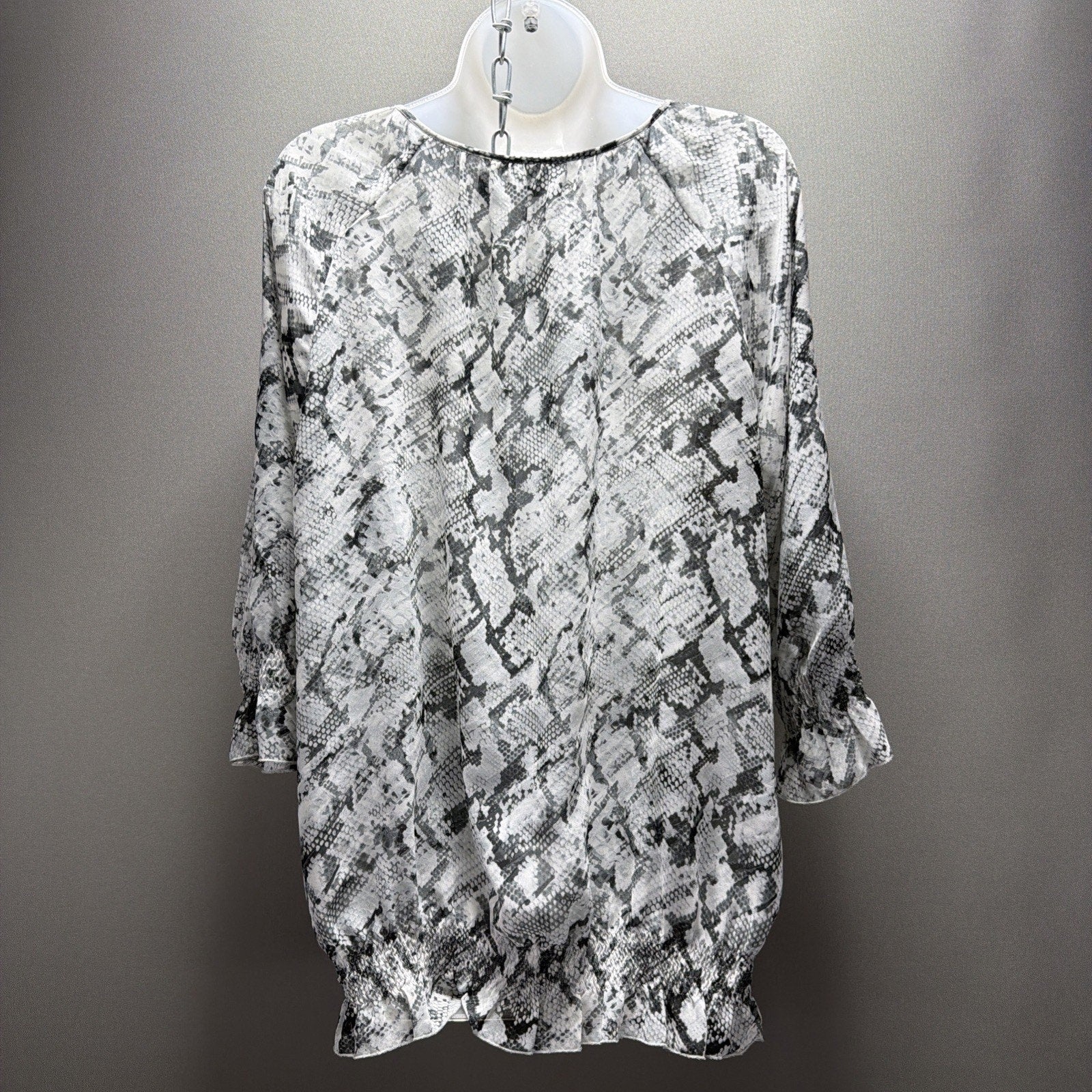 Chico’s 2 /L Top Animal Print Sheer Shell Lite Wt Elastic Hem Cut Out Sleeves