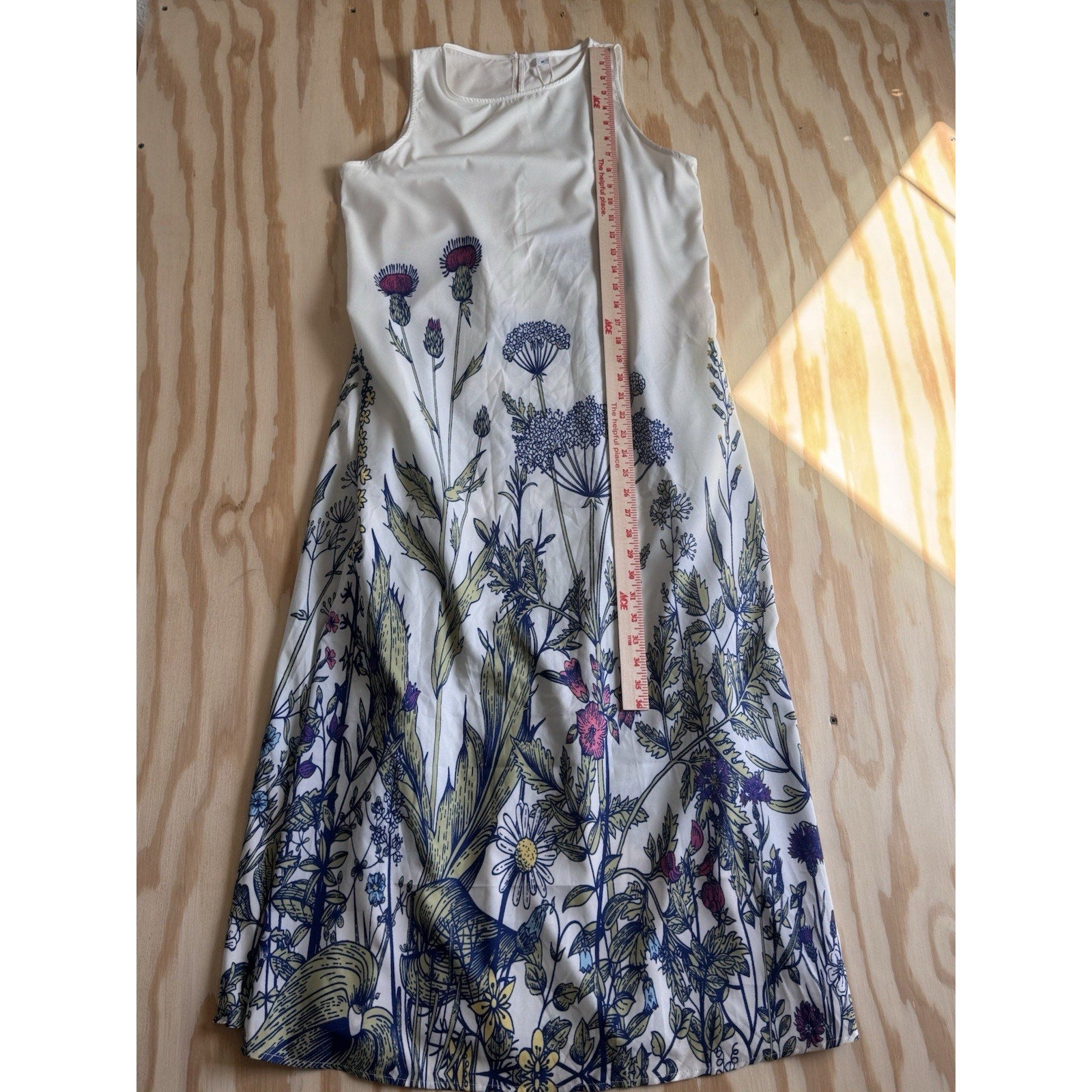 Women's Size Medium White Sleeveless Sheath Dress Floral Bottom by Misslook NWT