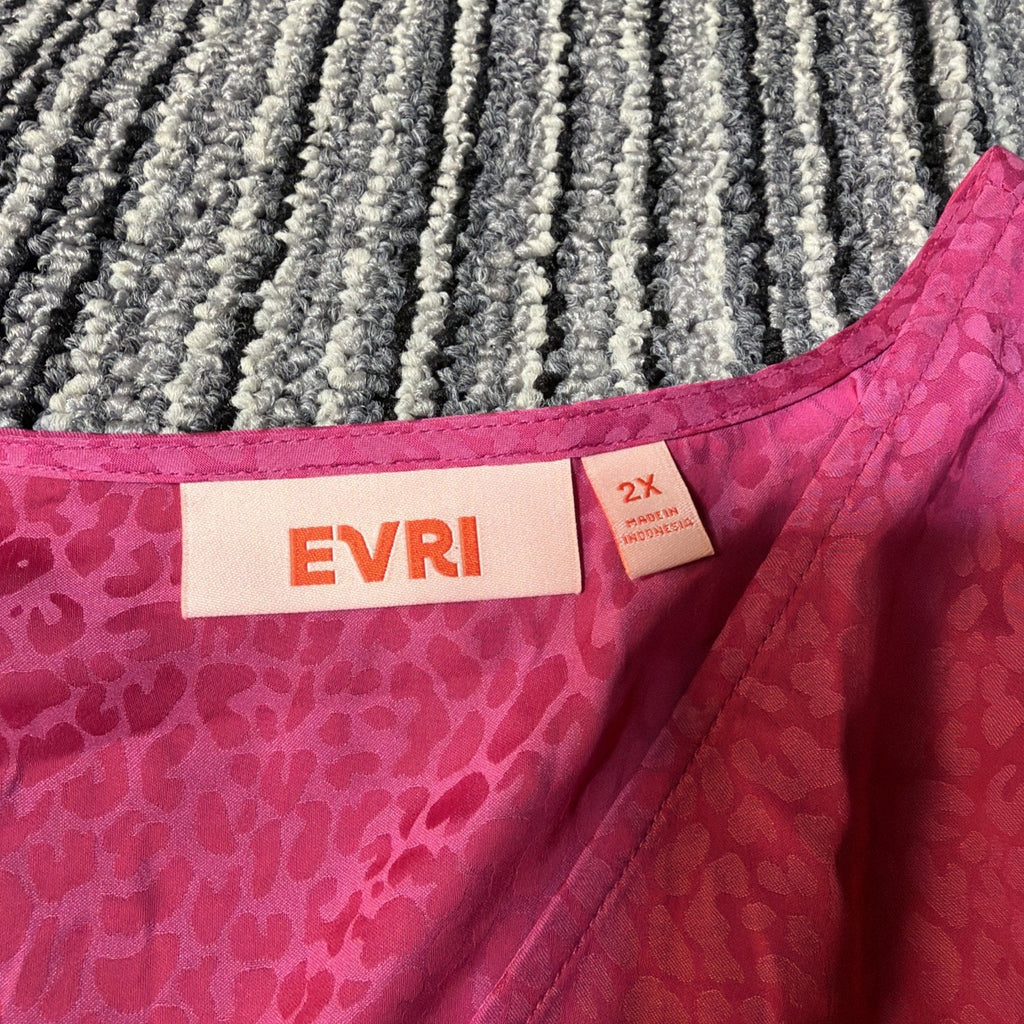 Evri Womens Plus sz 2X Top Pink Leopard Print Fitted Cinch Waist V Neck NWT