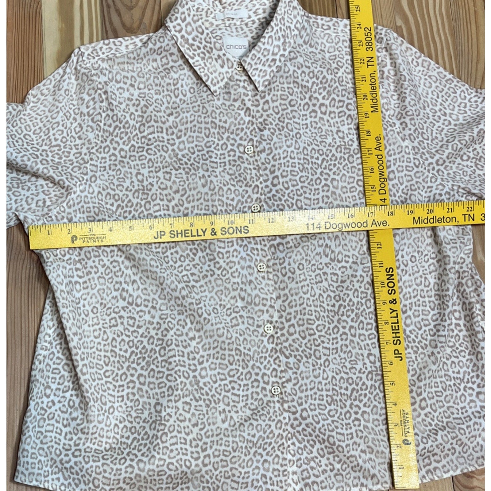 CHICOS Shirt Women's Size 3P Button Up Blouse Top Cheetah Print No Iron