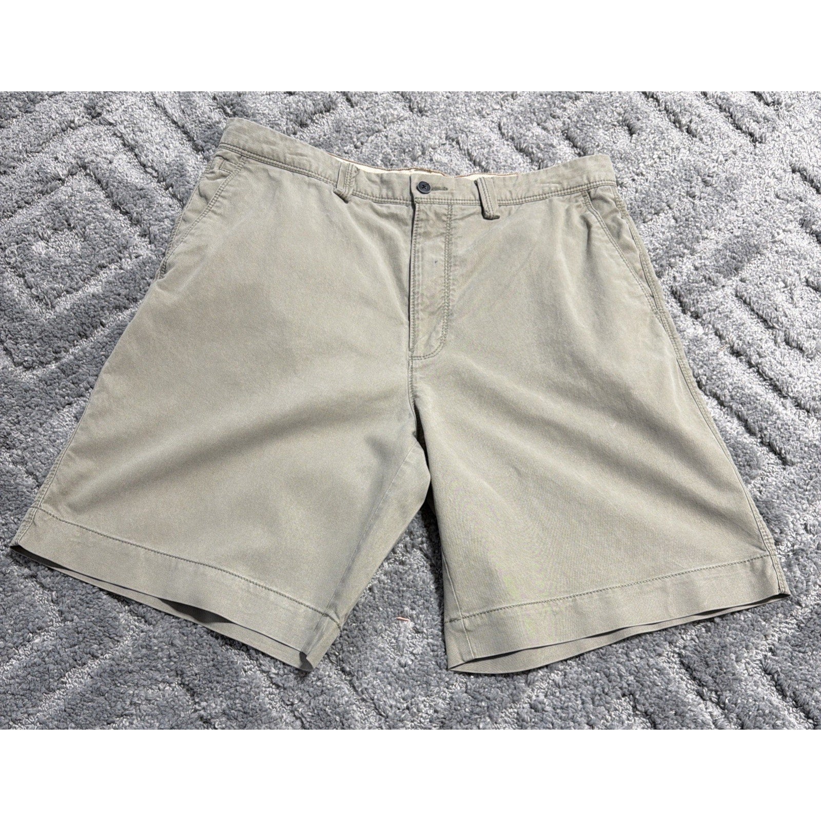 Tommy Bahama Khaki Beige Chinos Walking Beach Shorts Men Size 34