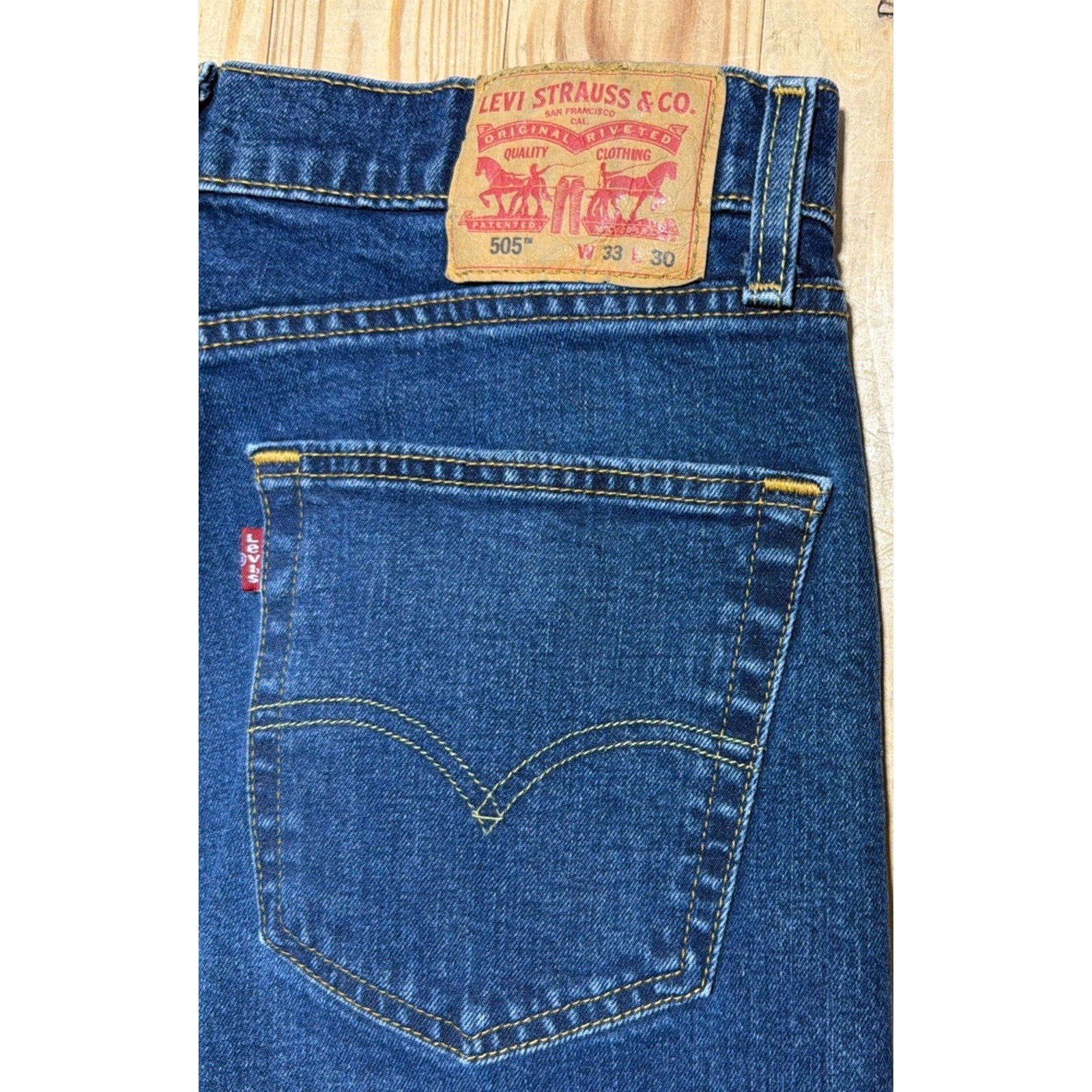 Levis 505 Mens Jeans Straight Leg Medium Wash Denim 33x30 Measure 34x28 Hemmed