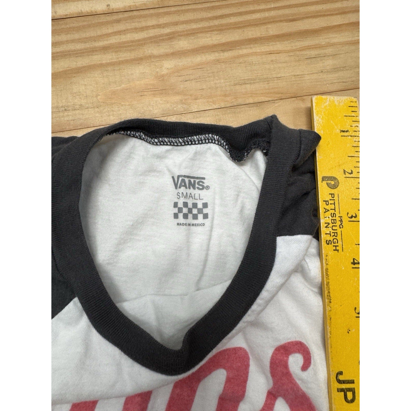 Vans White & Black Raglan Sleeve T-Shirt Boys Size Small Red Felt Logo Lettering