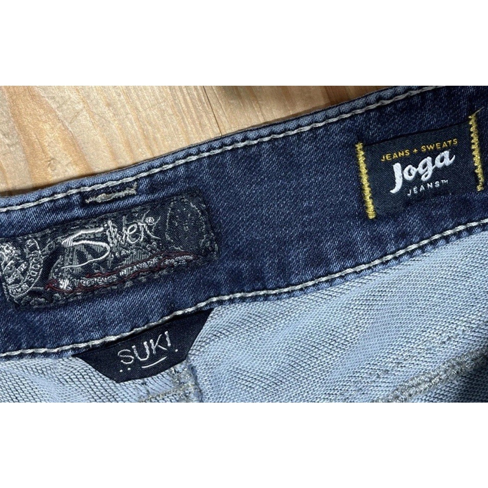 Silver Jeans Suki Mid Capri Womens Joga Size 26/24 Medium Wash Stretch Distress