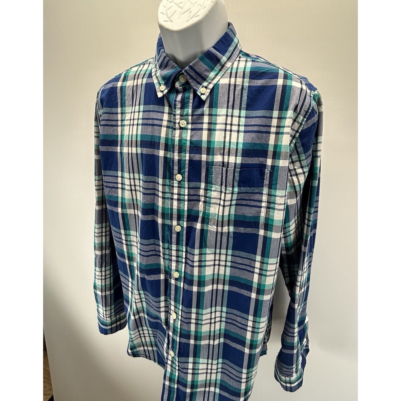 Aeropostale Long Sleeve Button Down Shirt Mens Size M Green Plaid 100% Cotton.