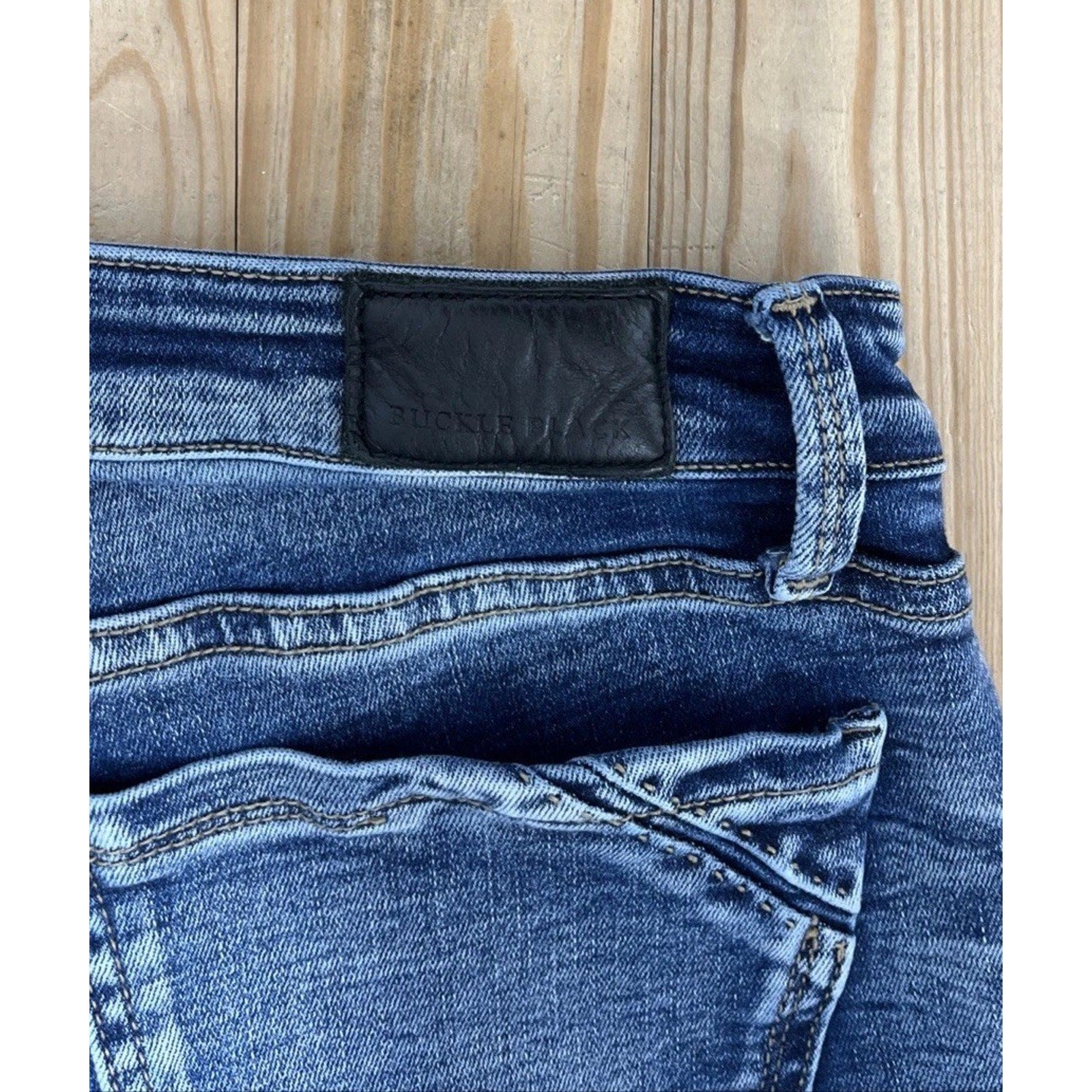 Buckle Black Women's Sz 26x34 Fit No. 53 Straight Leg Blue Denim Jeans Stretch