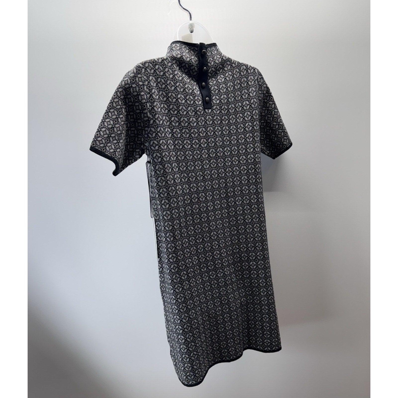 Nicole Miller Geo Print Black White Short Sleeve Sweater Dress Size Small NWT