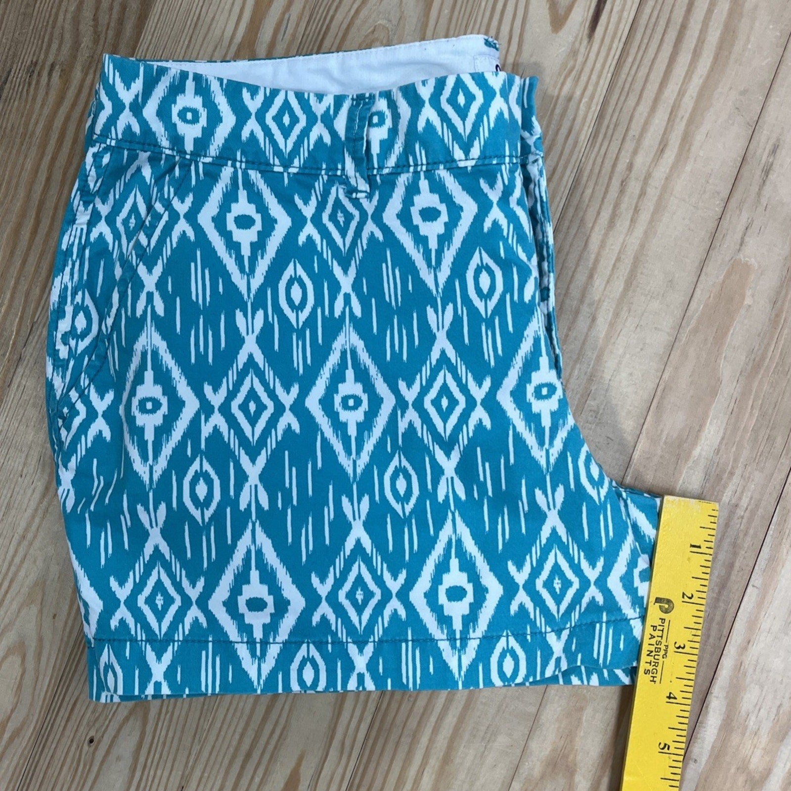 Old Navy Chino Shorts Womens 12 Blue Cotton Mid Rise Side Pocket Zip Fly Casual