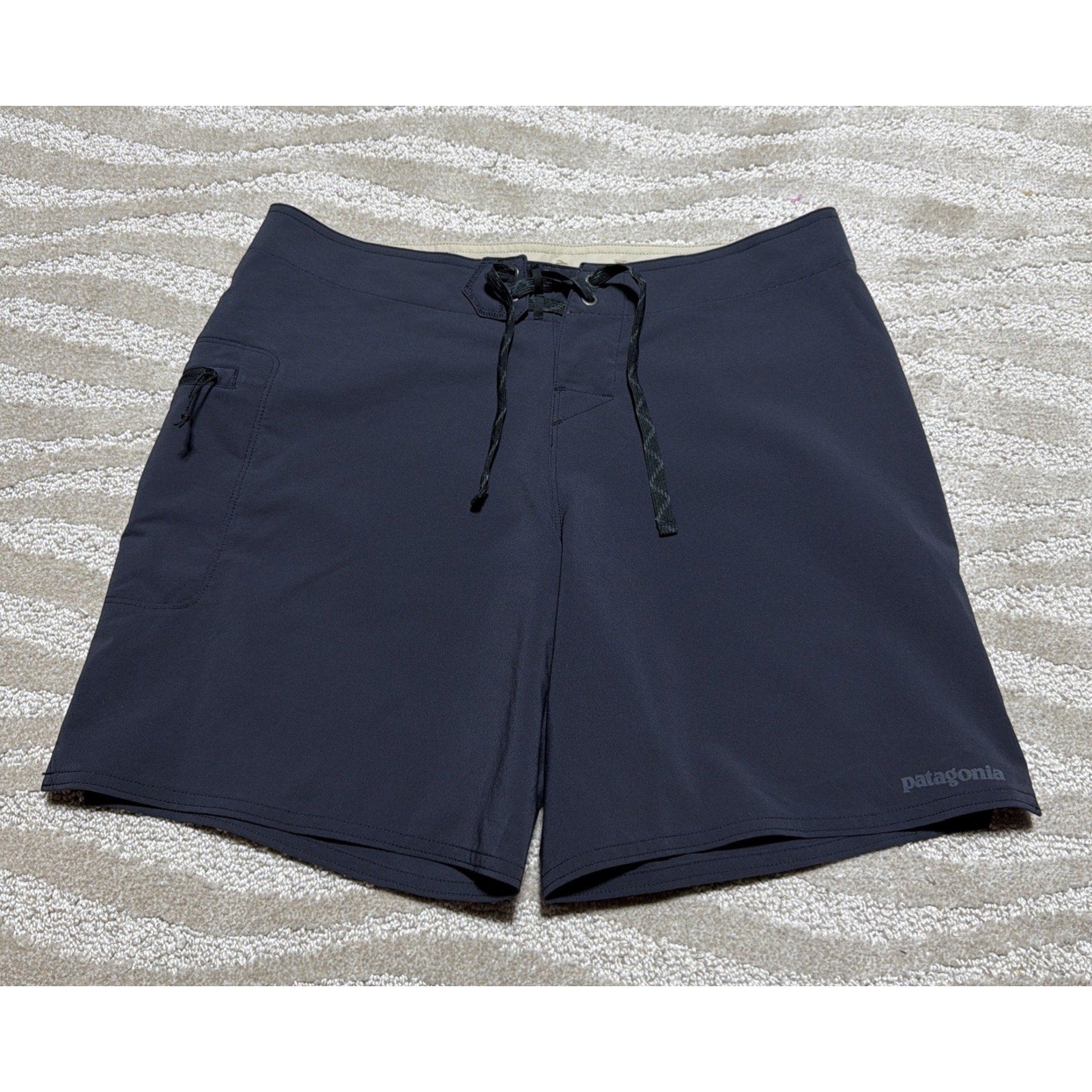 Patagonia Womens Stretch black Hydro peak Board- Mid Rise shorts sz 8