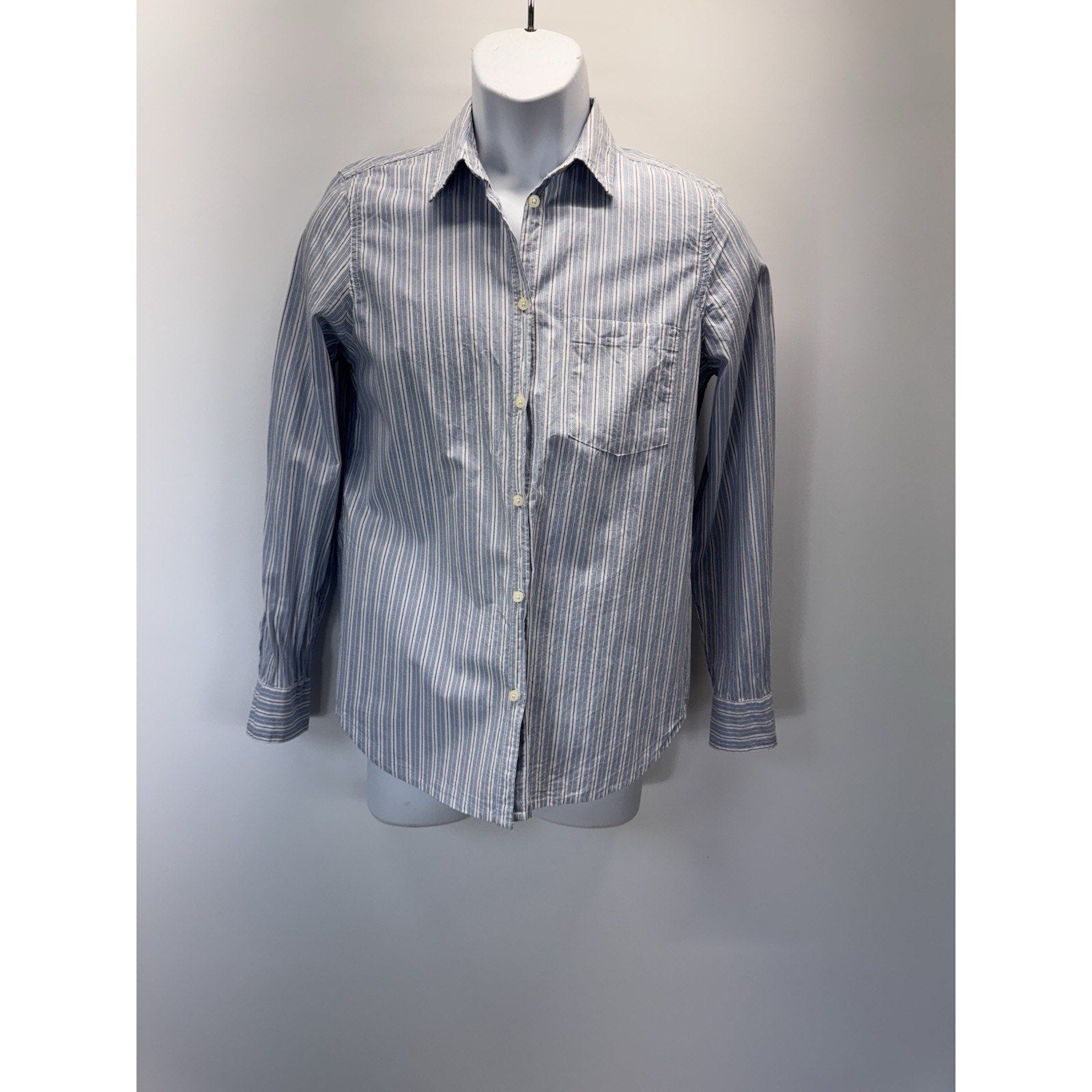 Gap 100% Cotton Fitted men’s button down long sleeve shirt Small Blue Striped