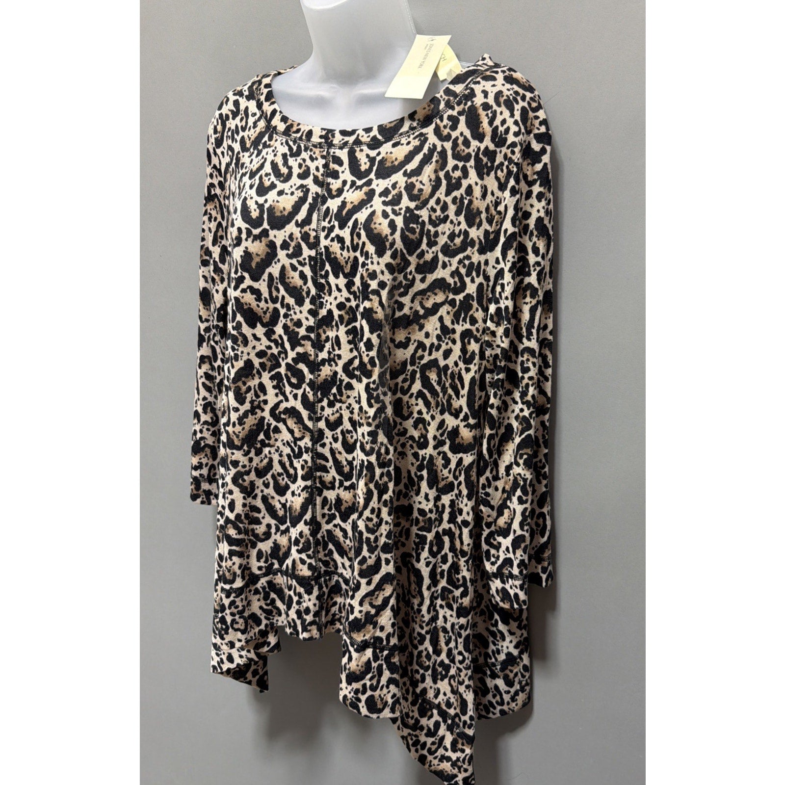 Jones New York Size XL Animal Print Fine Gauge Sweater Sharkbite Hem Women’s NWT