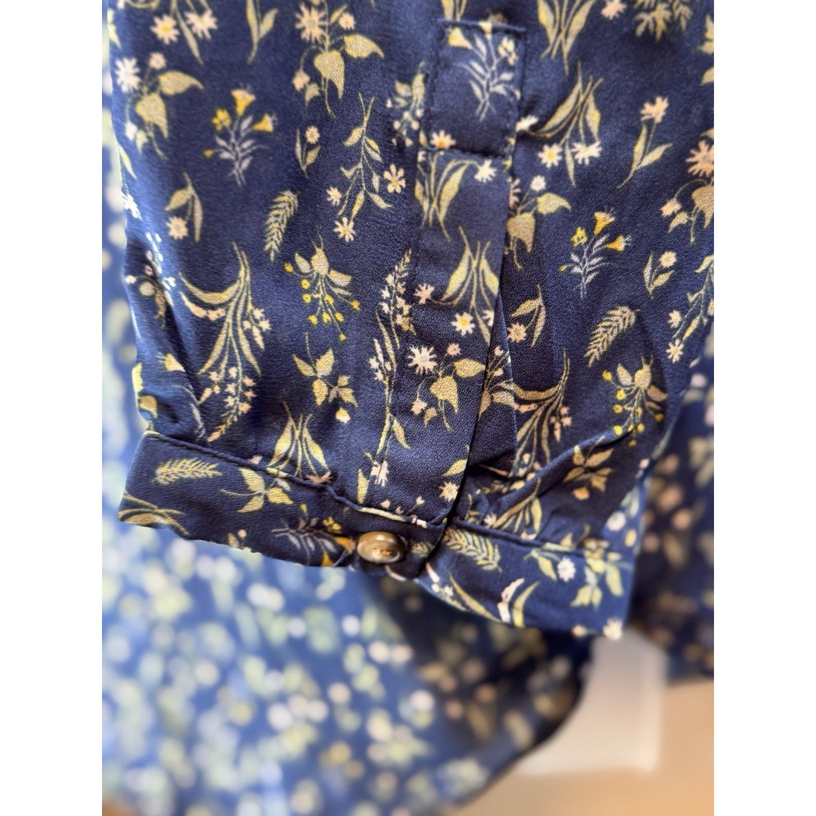 Jachs Girlfriend Button-Front Blue Floral Poly Crepe 3/4 Sleeve Blouse Large NWT