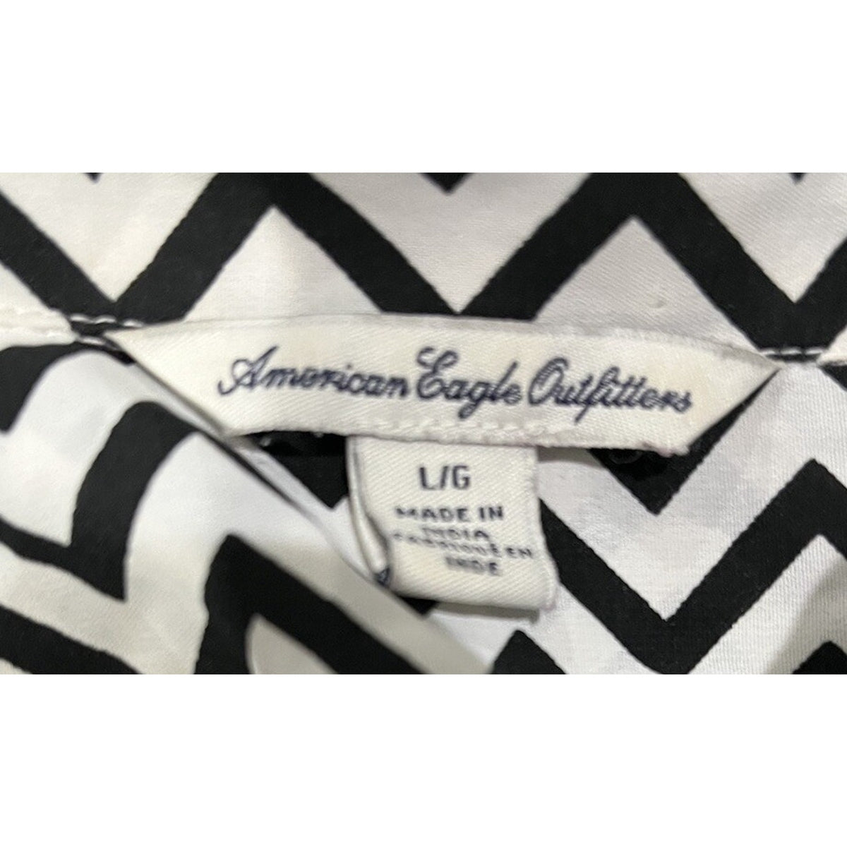 American Eagle Womens Black And White Chevron Buttondown Blouse Size L