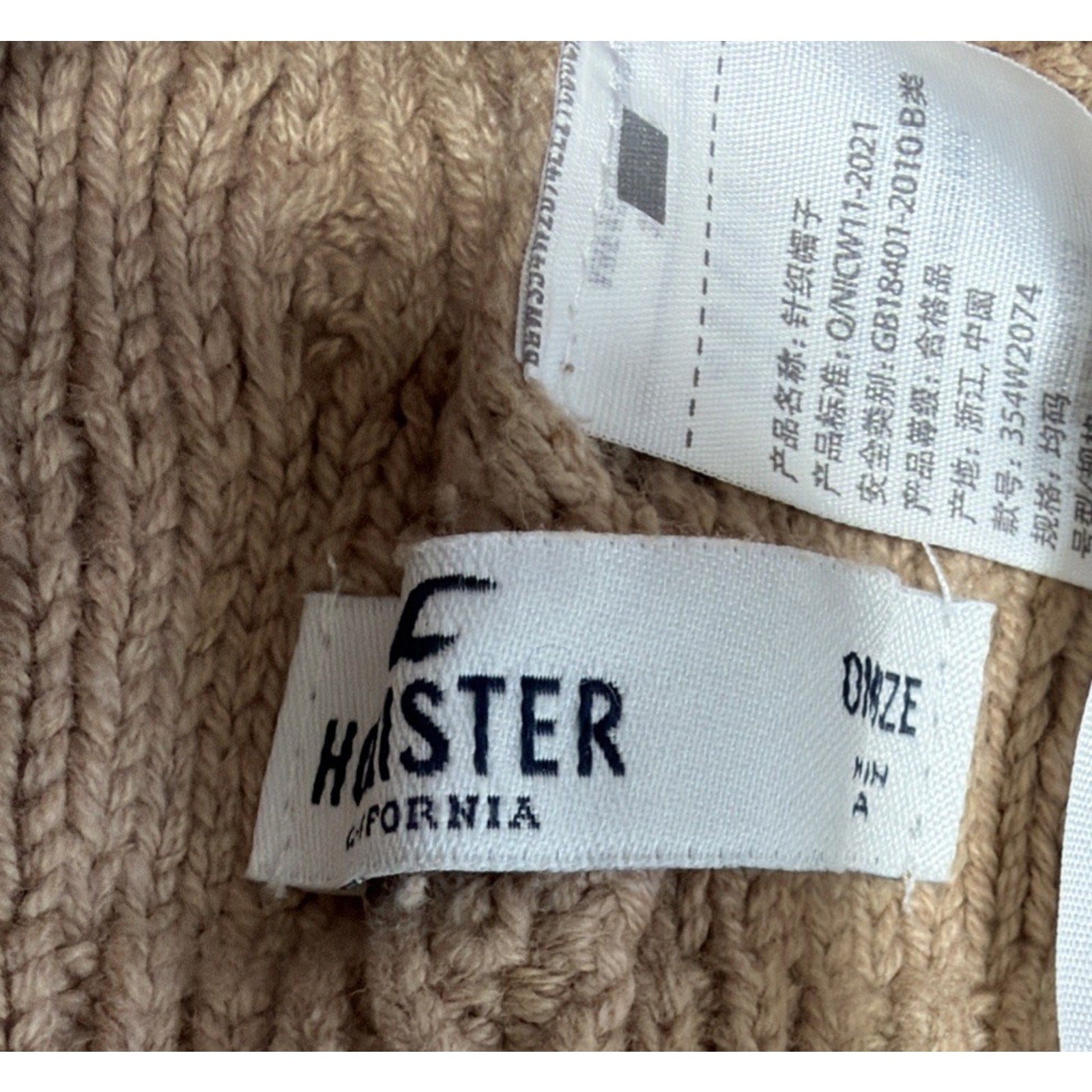 Hollister One Size Gray Pom Pom Beanie Winter Hat
