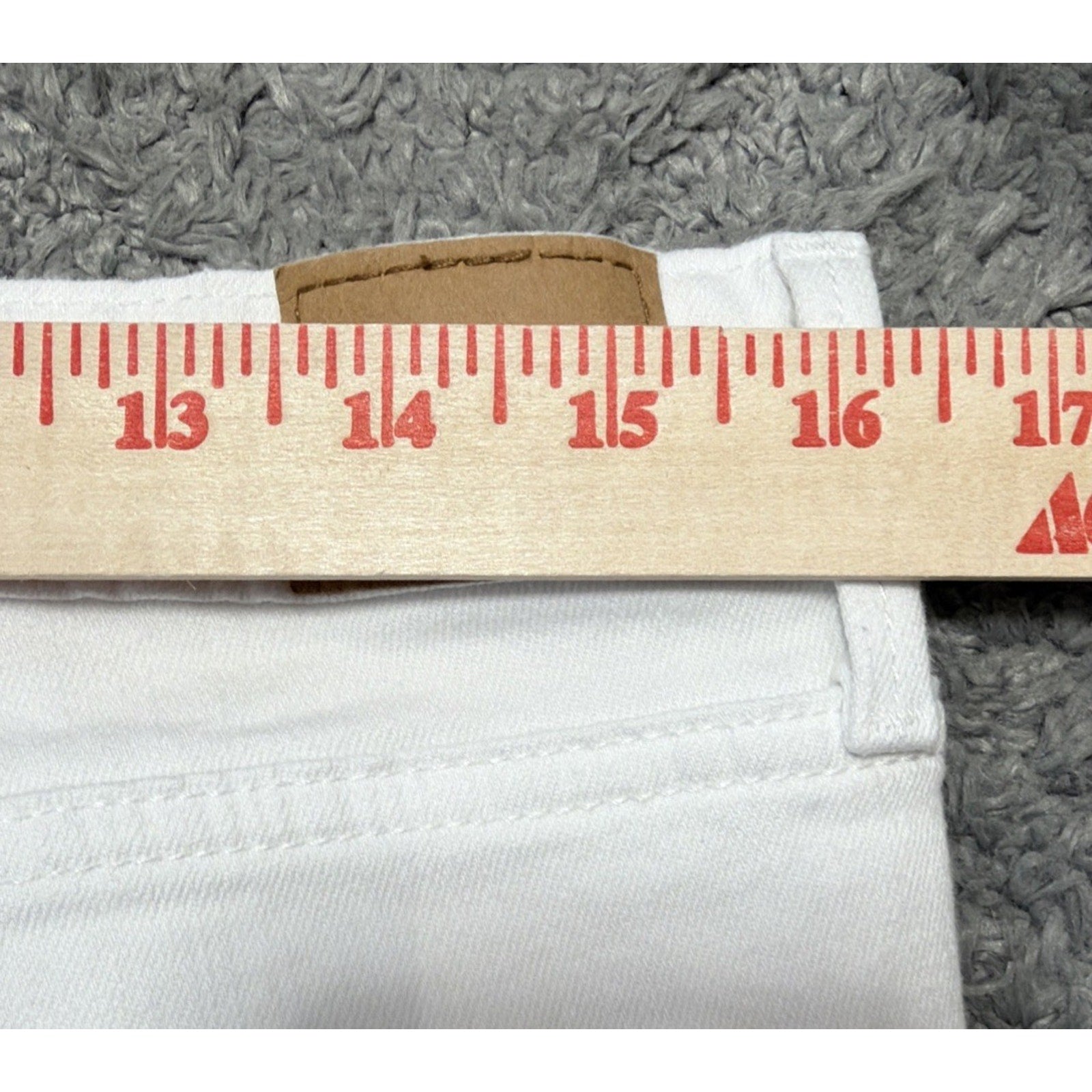 DENIZEN Levis womens Mid rise jegging size 15/32 stretch solid white denim