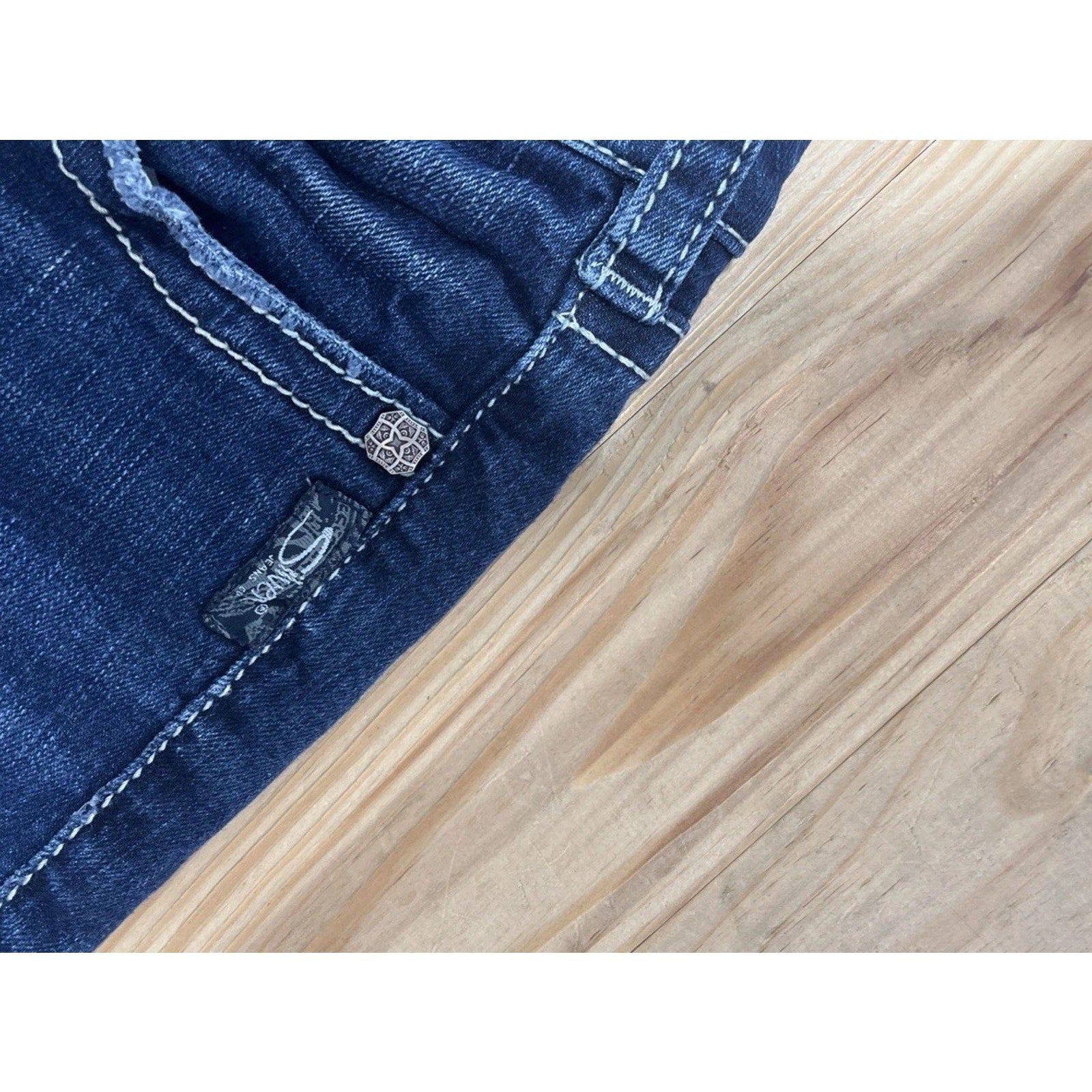 Silver Suki Capri Jeans Womens 26x22.5 Mid Rise Medium Wash