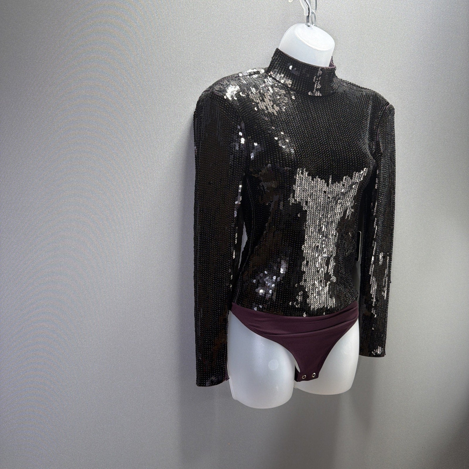 EXPRESS Women Sequin Padded Shoulder Thong Bodysuit Size XS Stretch NWT
