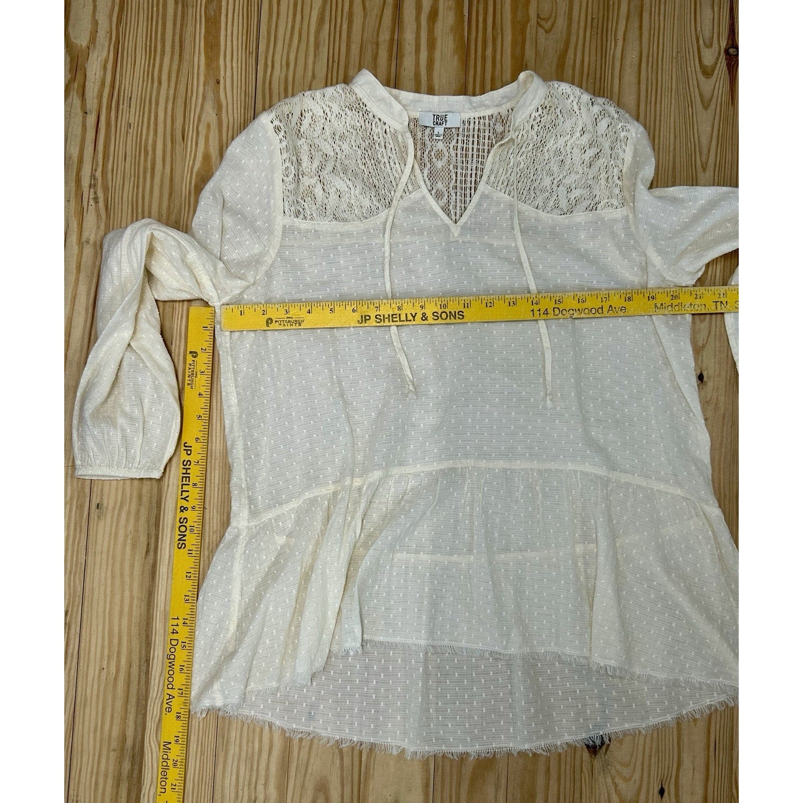 True Craft Women Atlas Ivory Pleated V Neck Crochet Gauze Top Size Large.