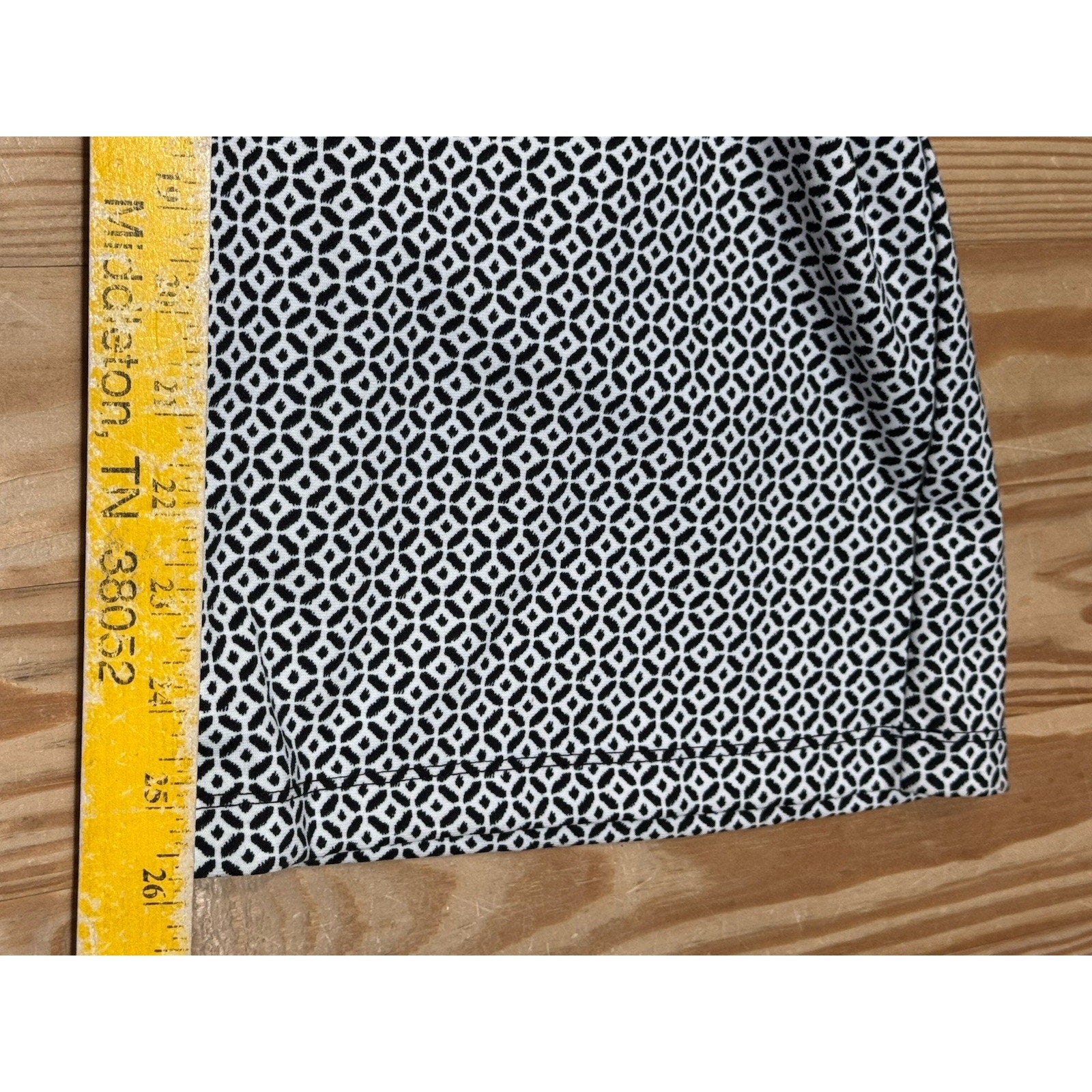 Max Studio Two-Piece Black White Capri Set Geometric Women’s Size Medium nWT