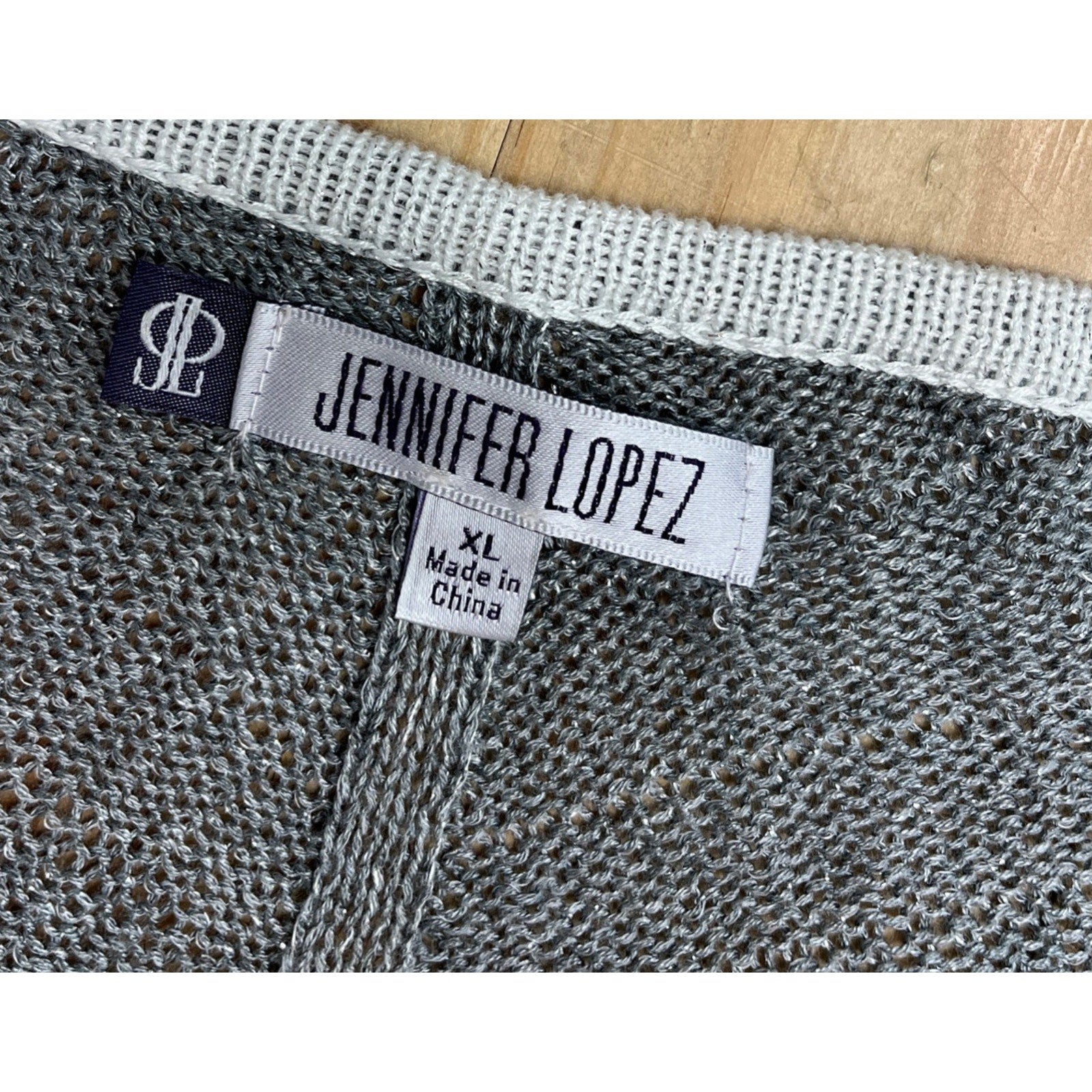 NWT Jennifer Lopez Light Weight Metallic White Gray Long Sleeve Sweater Size XL