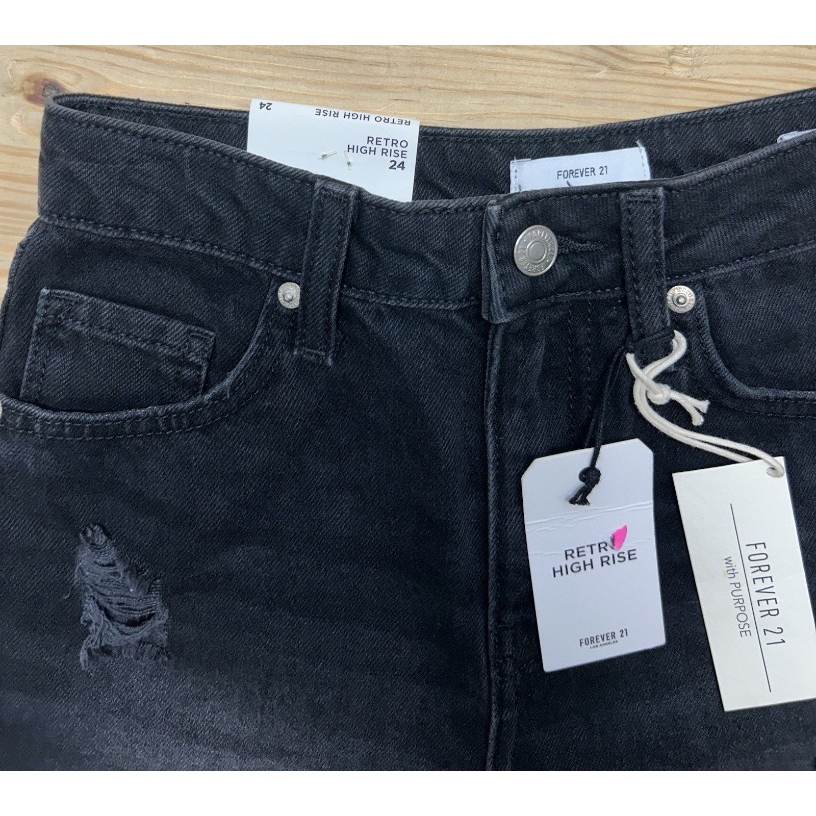 FOREVER 21 Retro high rise slightly relaxed Womens shorts size 24 New With Tags.