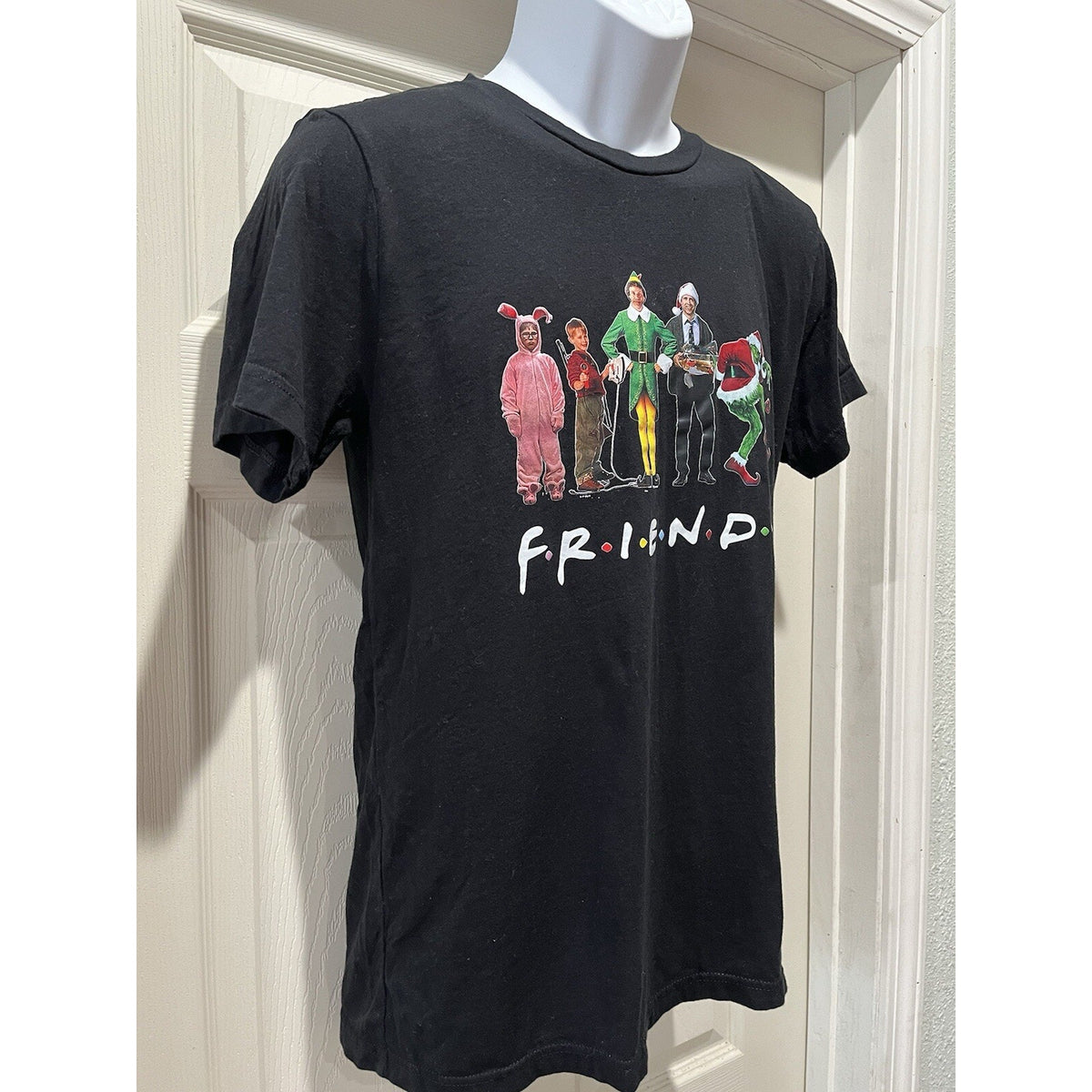 Friends Christmas Essential Black Unisex T-Shirt Size Small Grinch