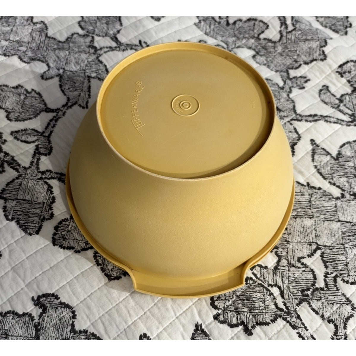 VTG Tupperware Servalier Harvest Gold 6"x12”Salad Serving Bowl & Lid 880 CLEAN