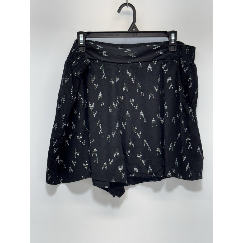 AVA & VIV Rayon Shorts 1X Black/White Elastic Back Waist 36” Unstretched Pockets