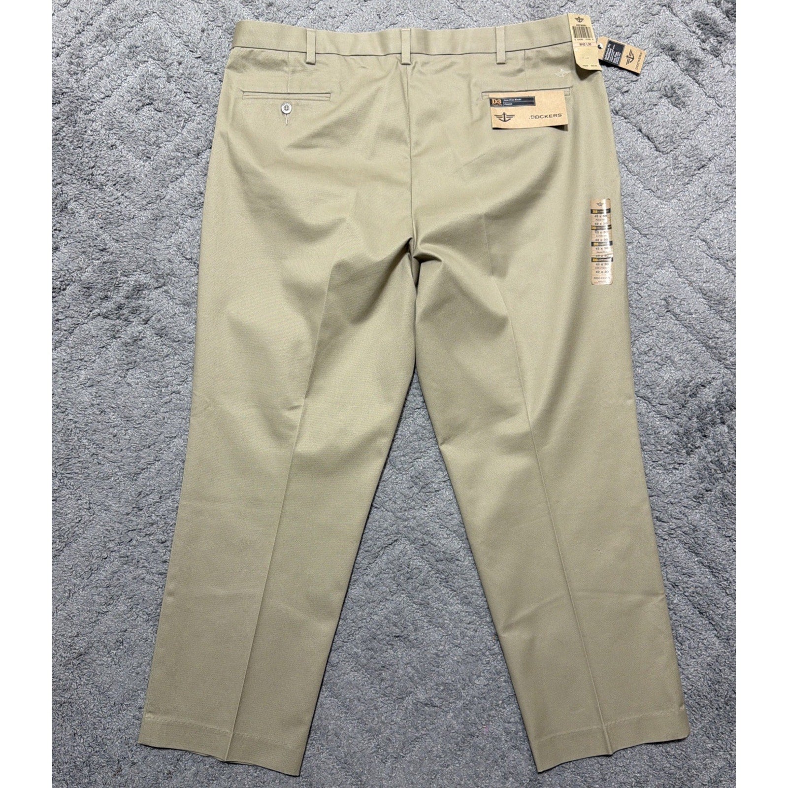 New! Dockers D3 Classic Fit Iron Free Mens Pants Khaki Pleated Front 42x30