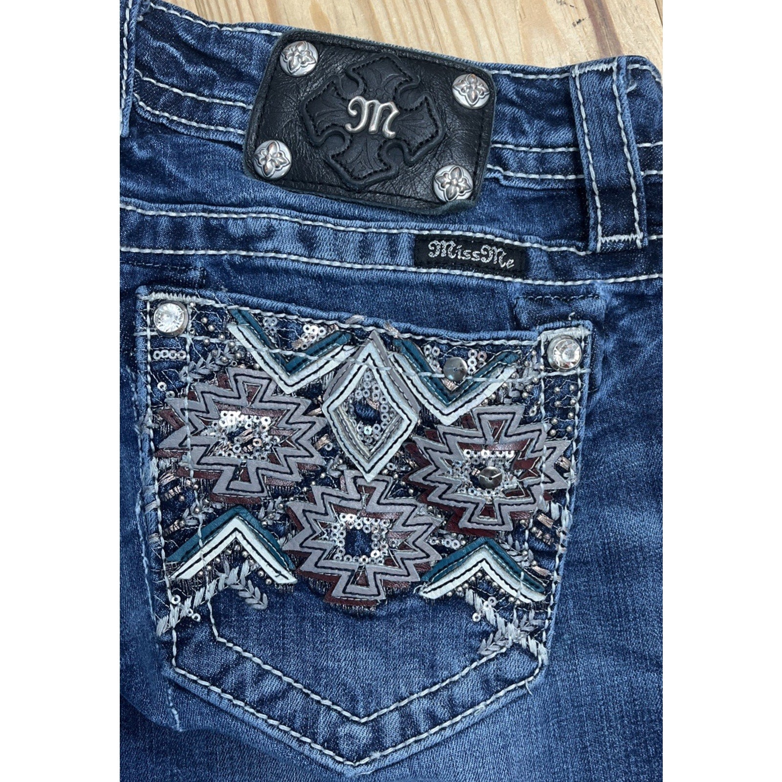 Miss Me Women’s Signature Bootcut Size 29 Inseam 33 Aztec Embroidered